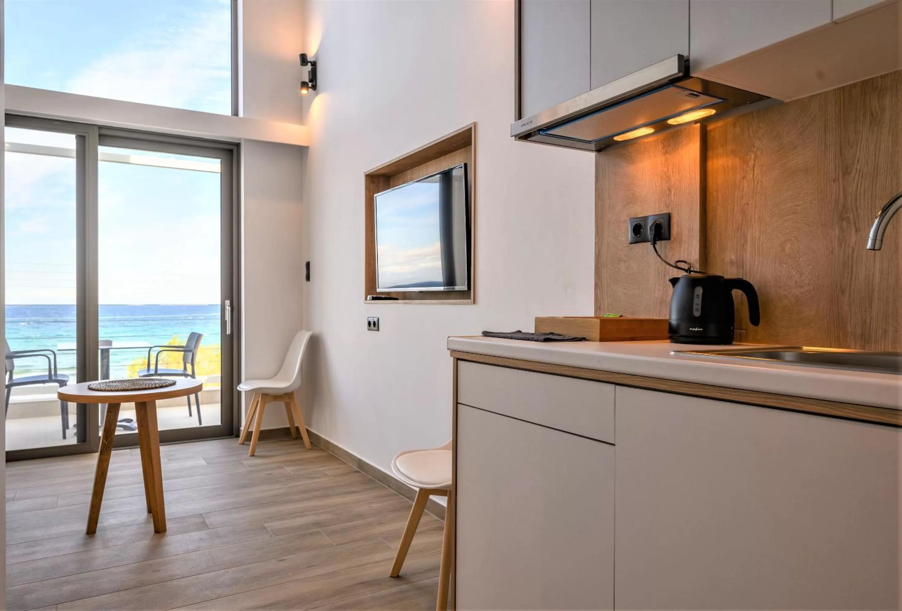 Coffee/tea facilities in CUBES ON THE BEACH Athens Airport