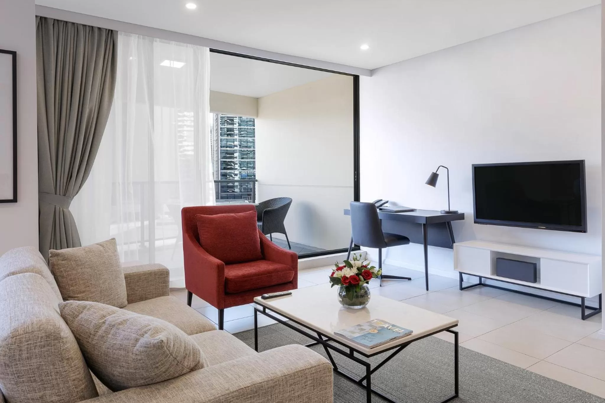 TV and multimedia in Meriton Suites Kent Street, Sydney