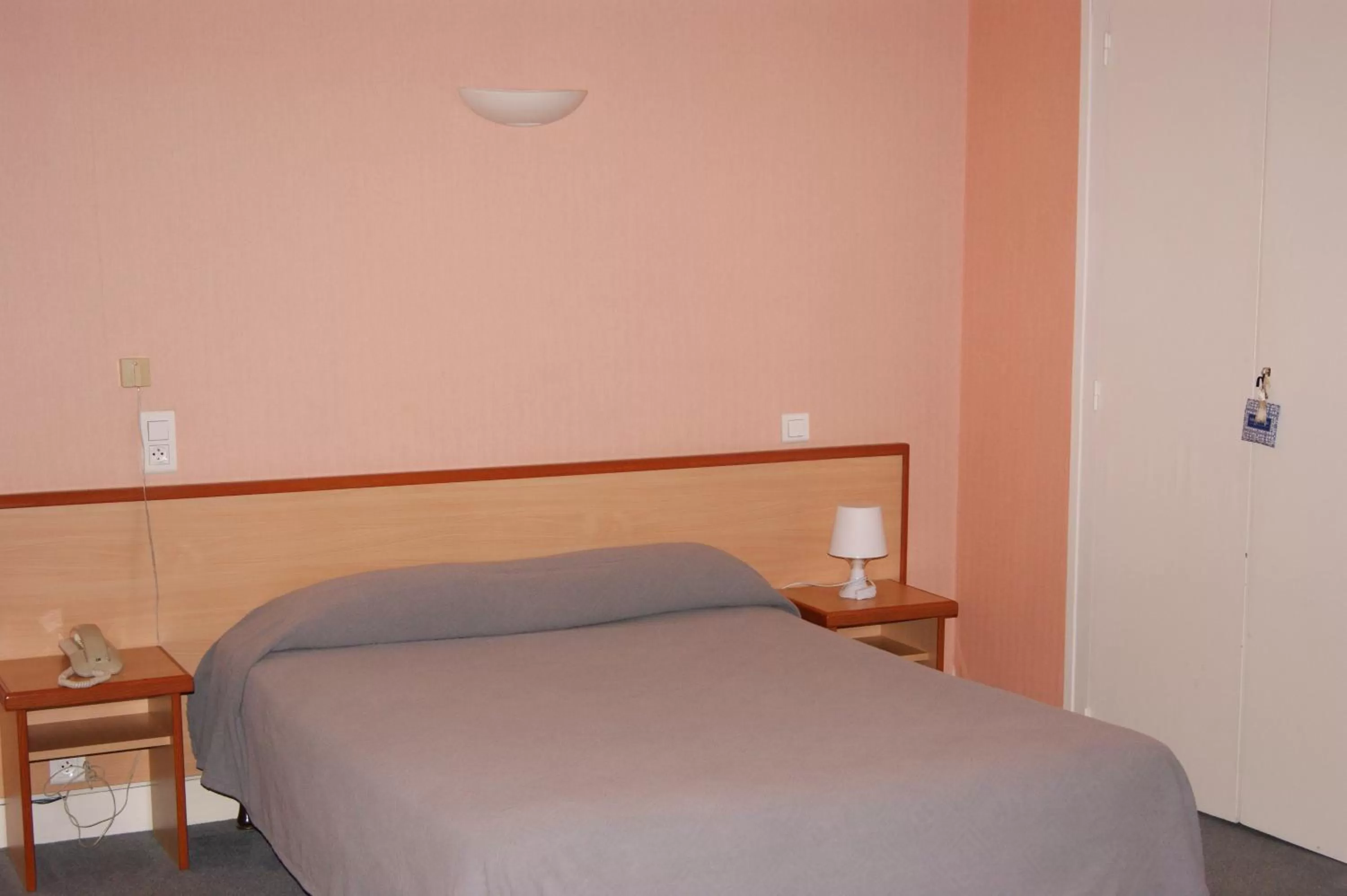 Bedroom in Hôtel Central