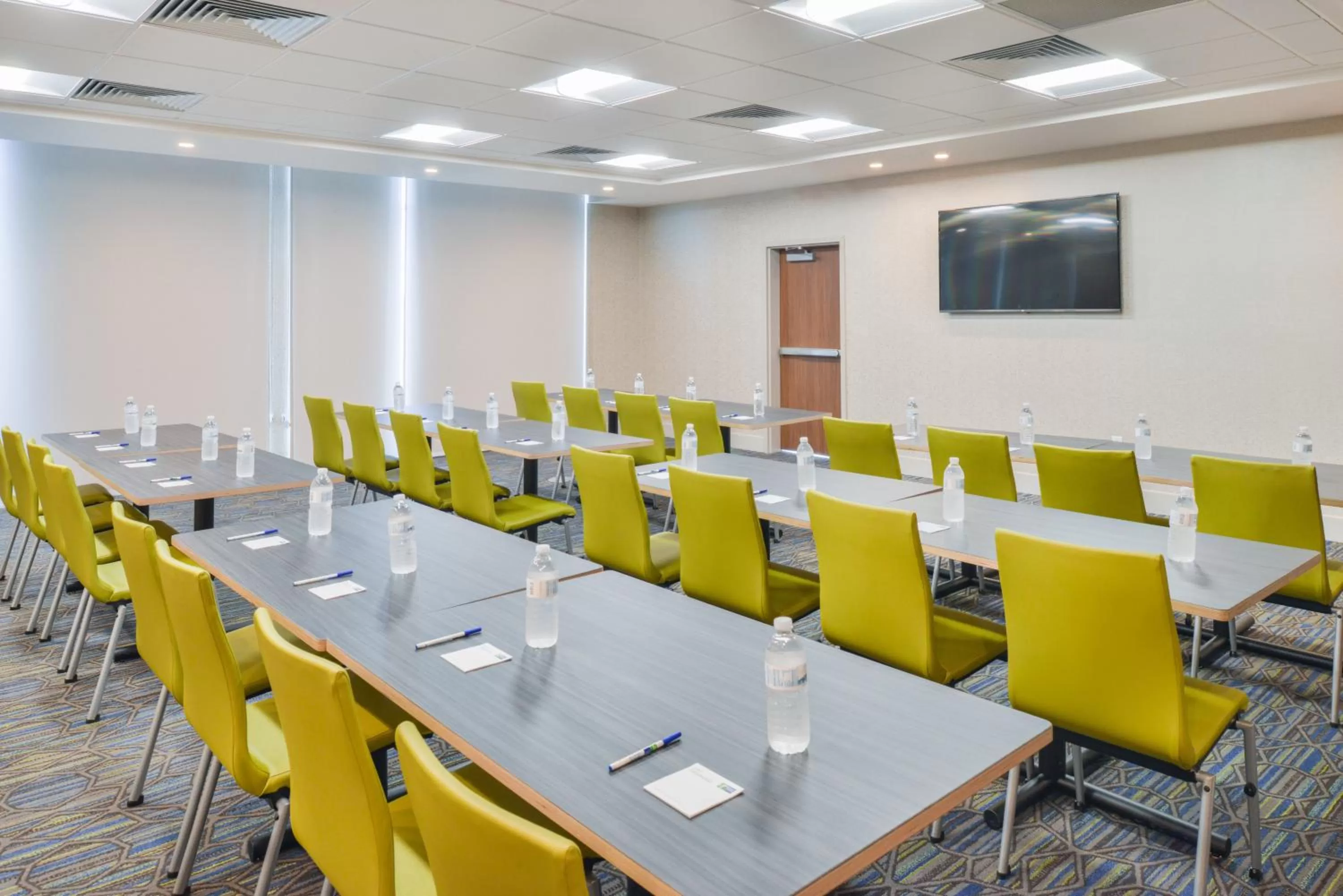 Meeting/conference room in Holiday Inn Express & Suites - Chadron by IHG
