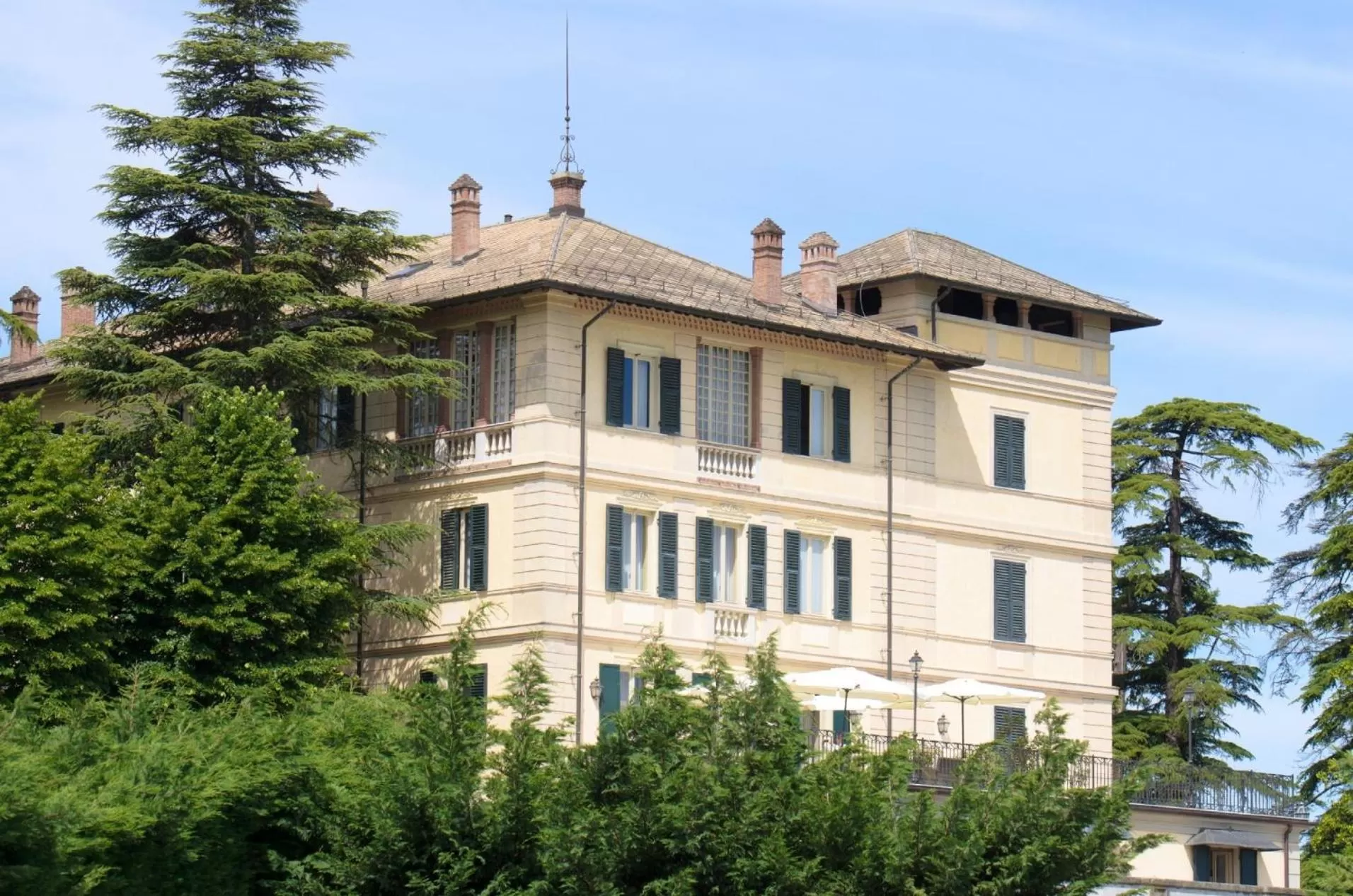 Facade/entrance in Hotel Villa La Bollina