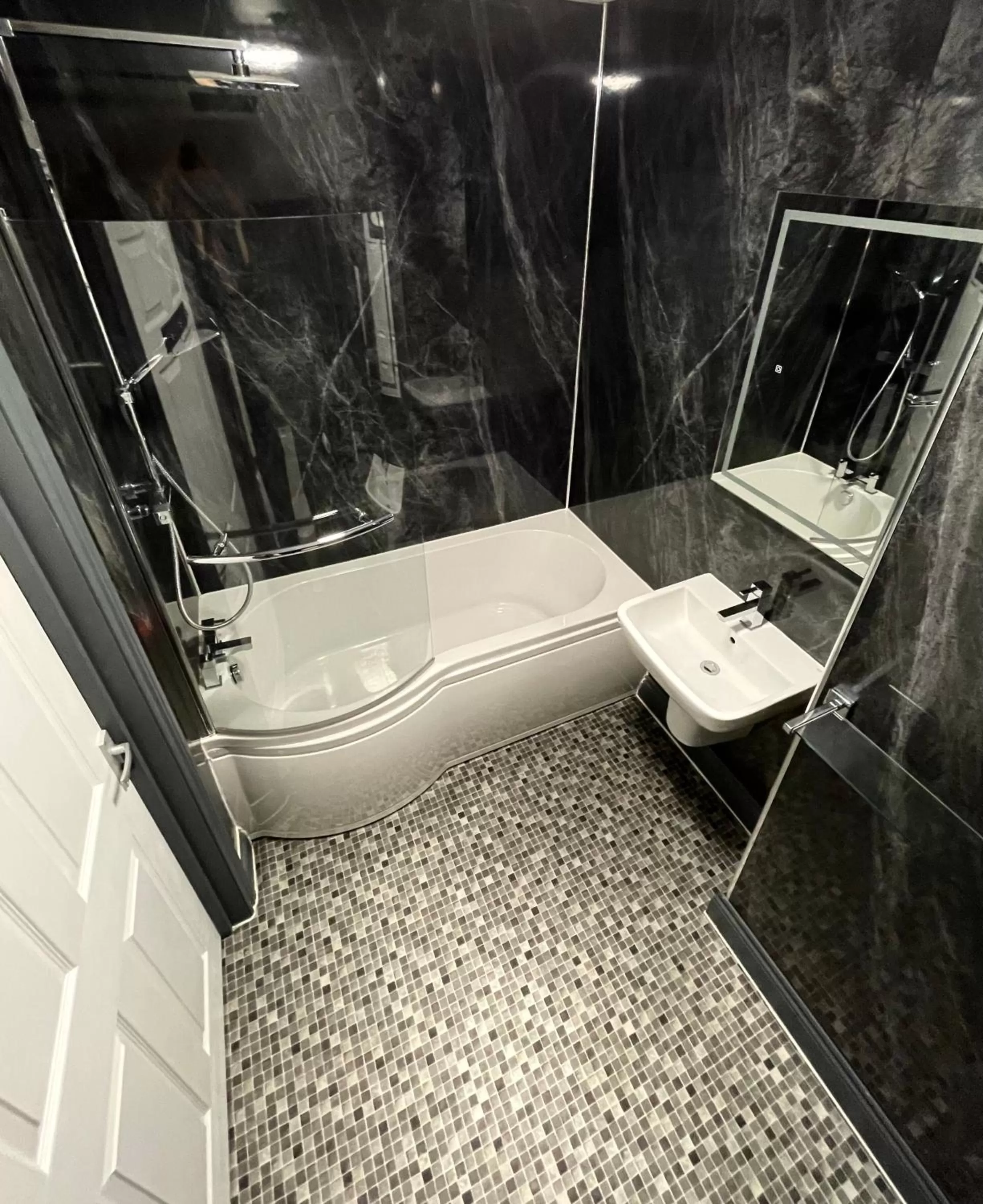 Shower, Bathroom in Cadmore Lodge Bed & Breakfast