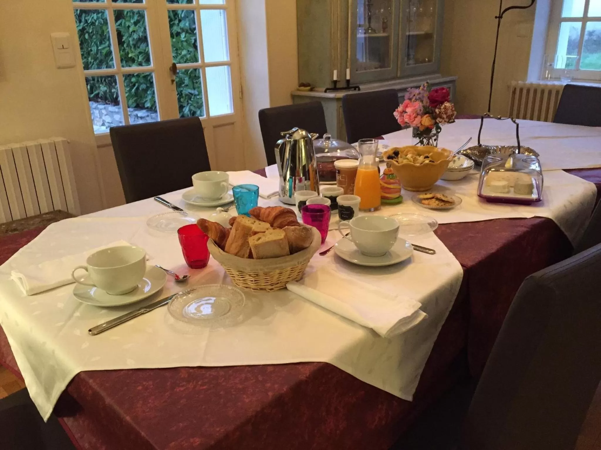 Food in Les Colonnes De Chanteloup