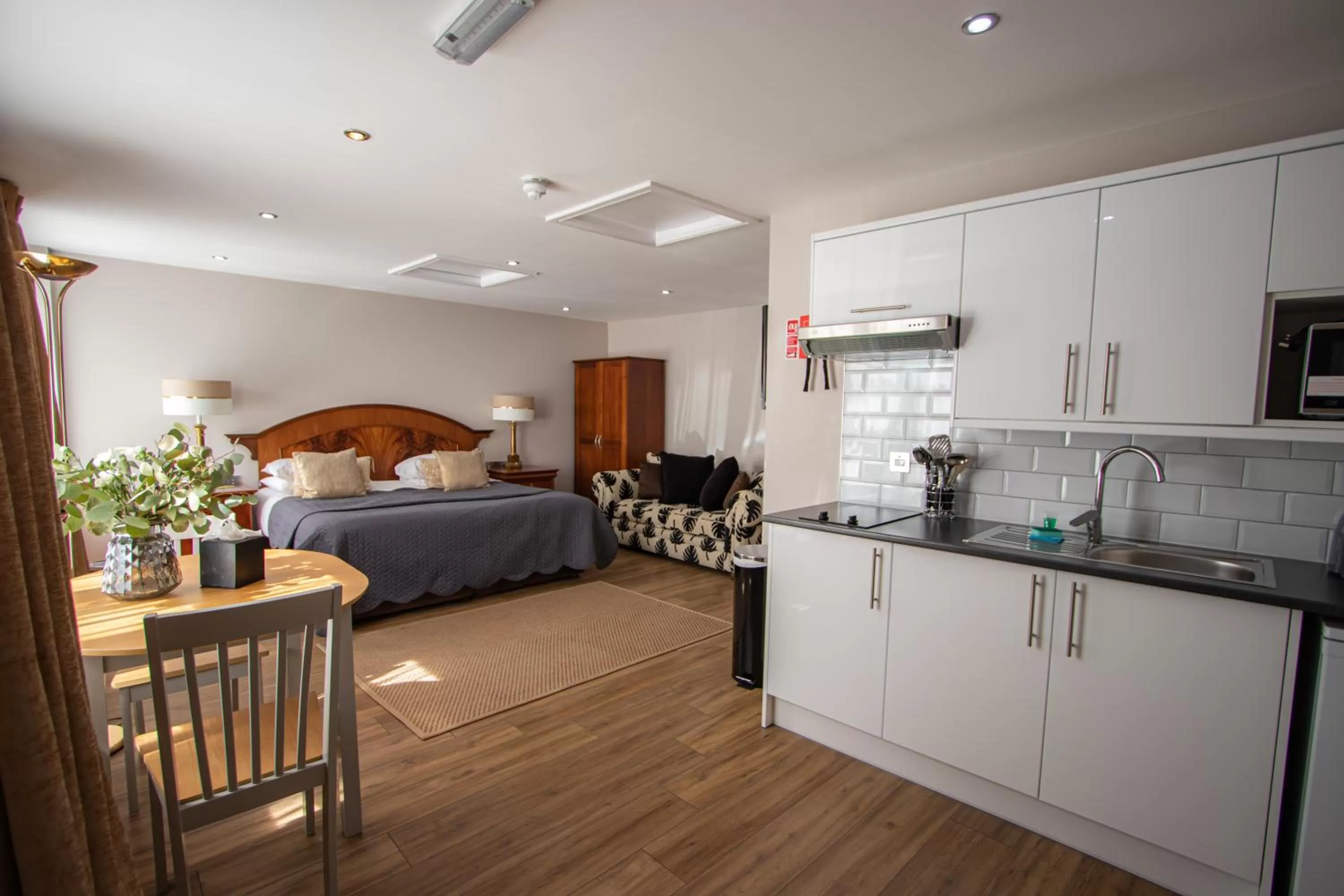 Photo of the whole room, Bed in Cley Hall