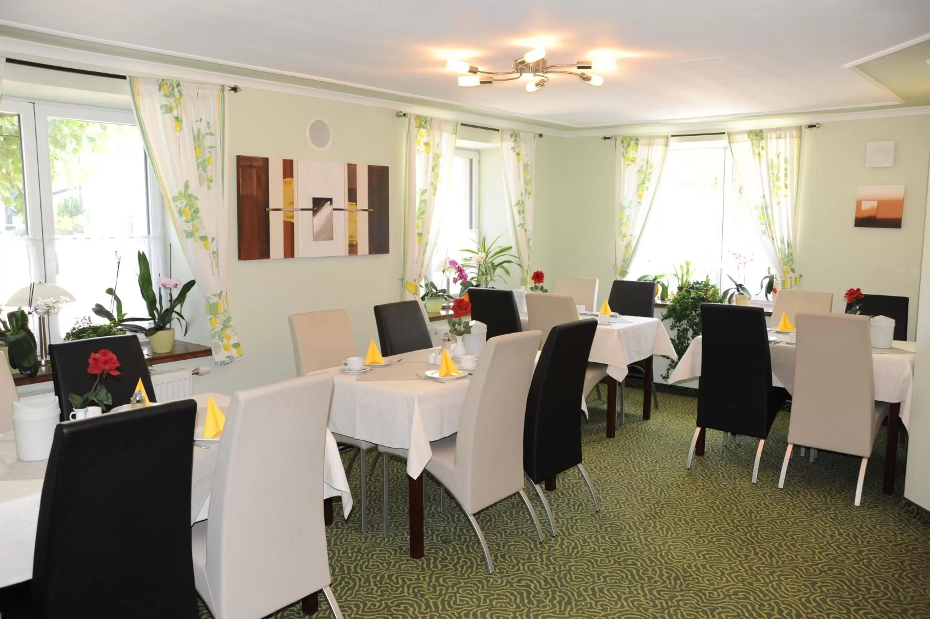 Restaurant/places to eat in Hotel Post