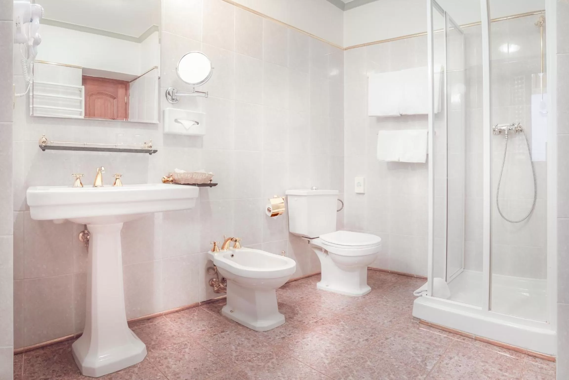 Shower in The King Charles