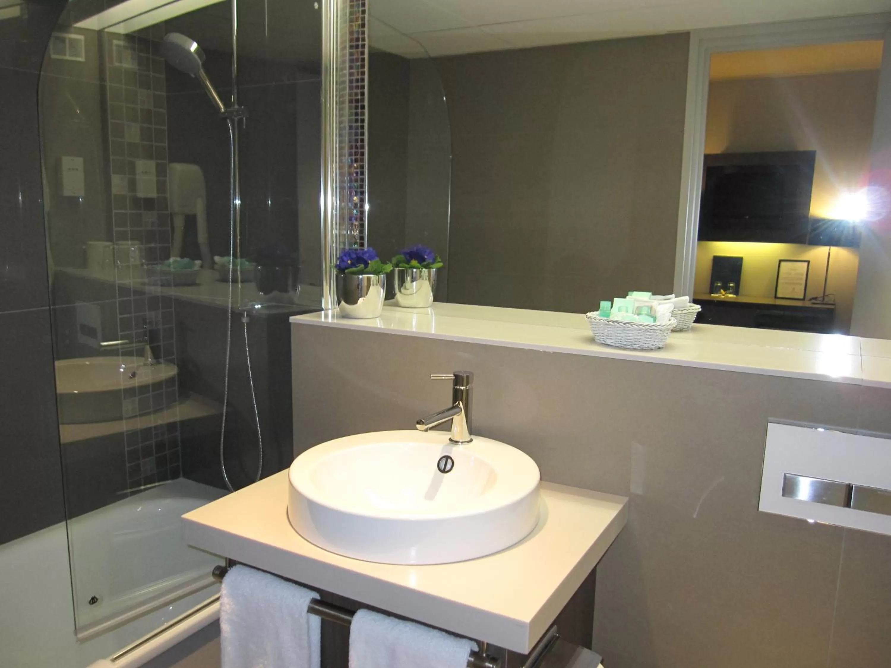 Bathroom in Hôtel Harvey