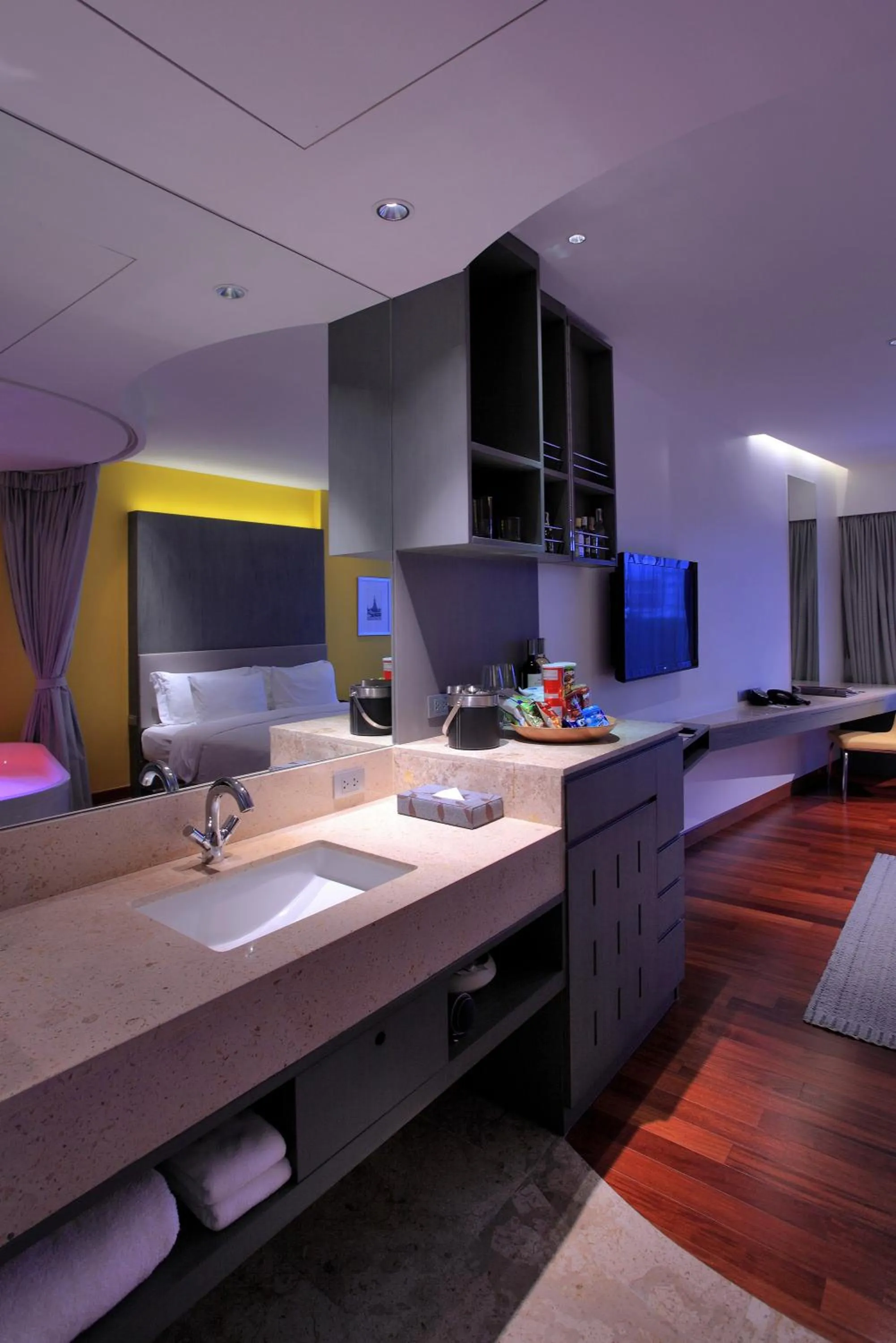 Coffee/tea facilities in LiT BANGKOK Hotel