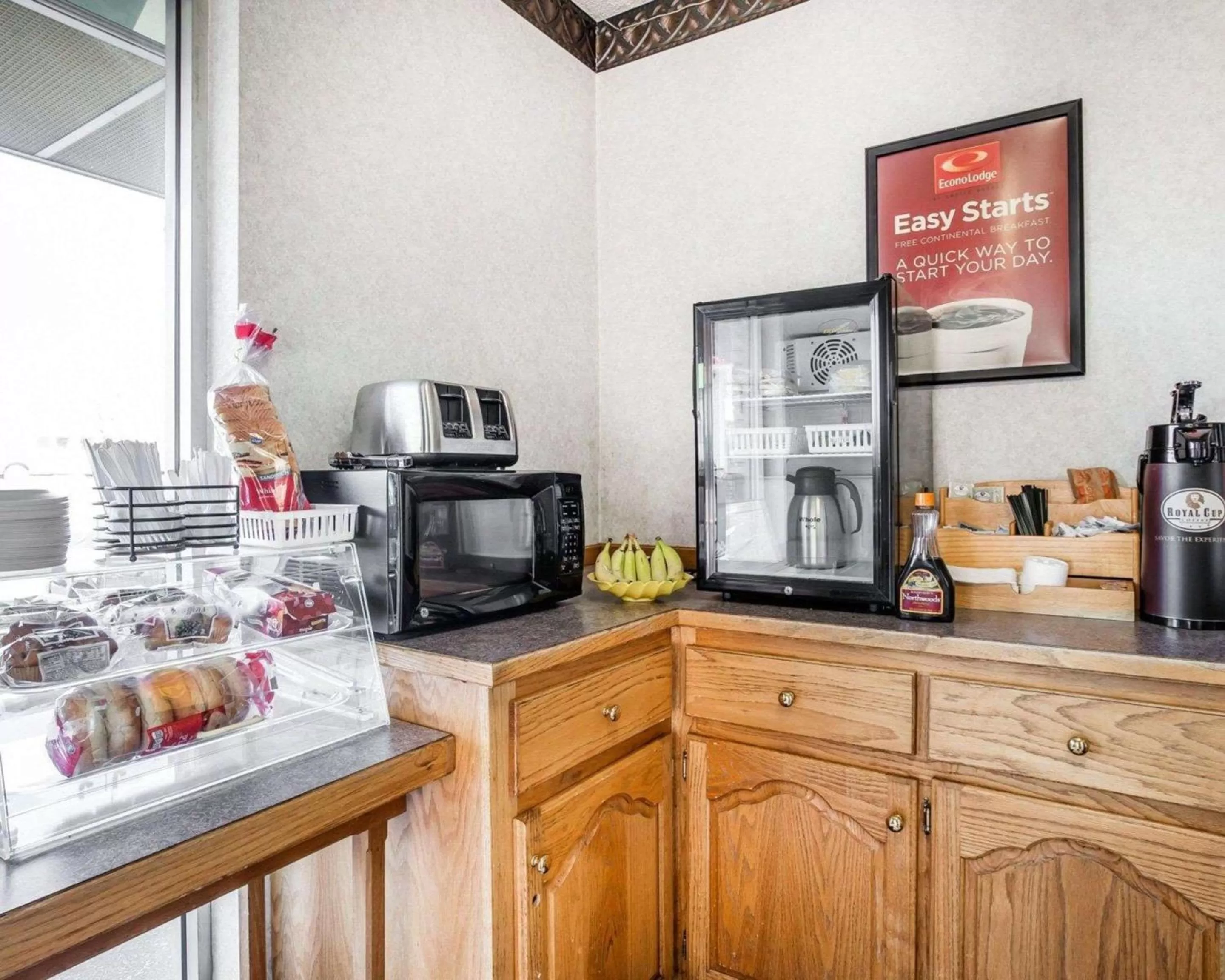 Restaurant/places to eat in Econo Lodge McDonough South