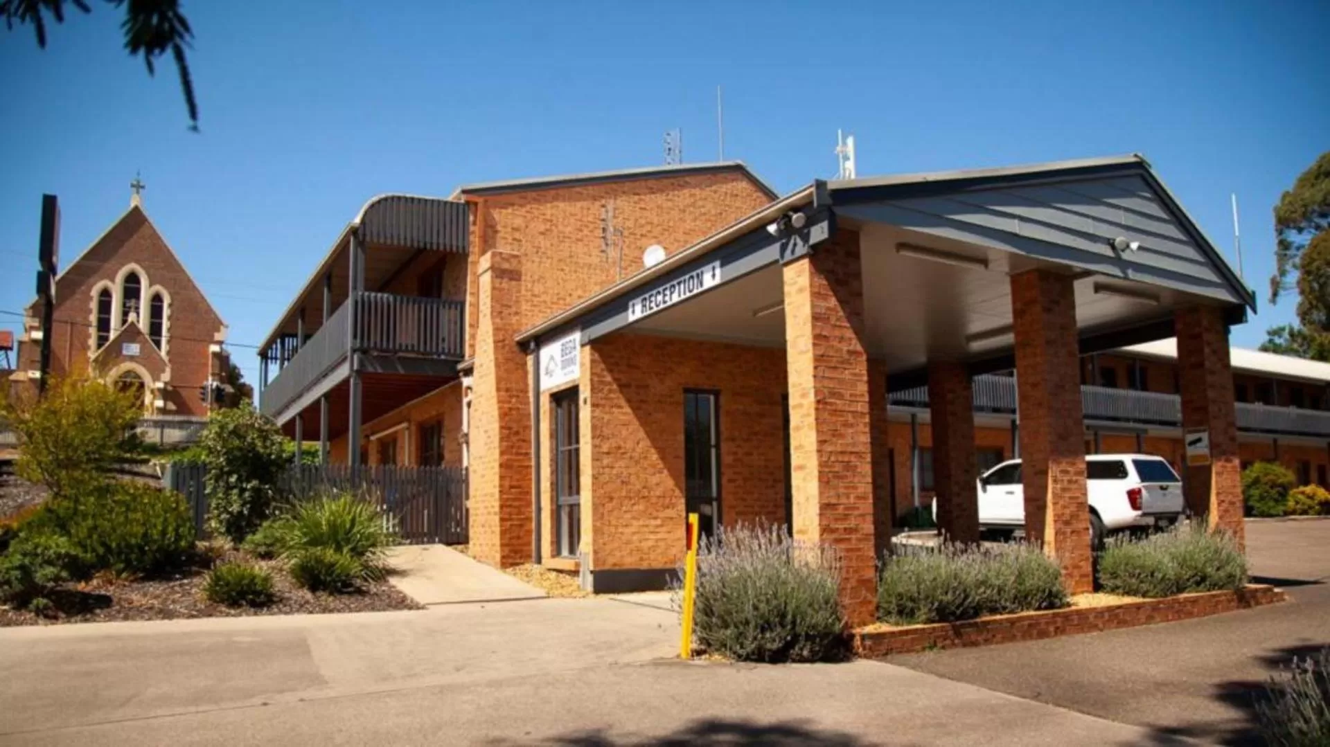 Property building in Bega Downs Motor Inn