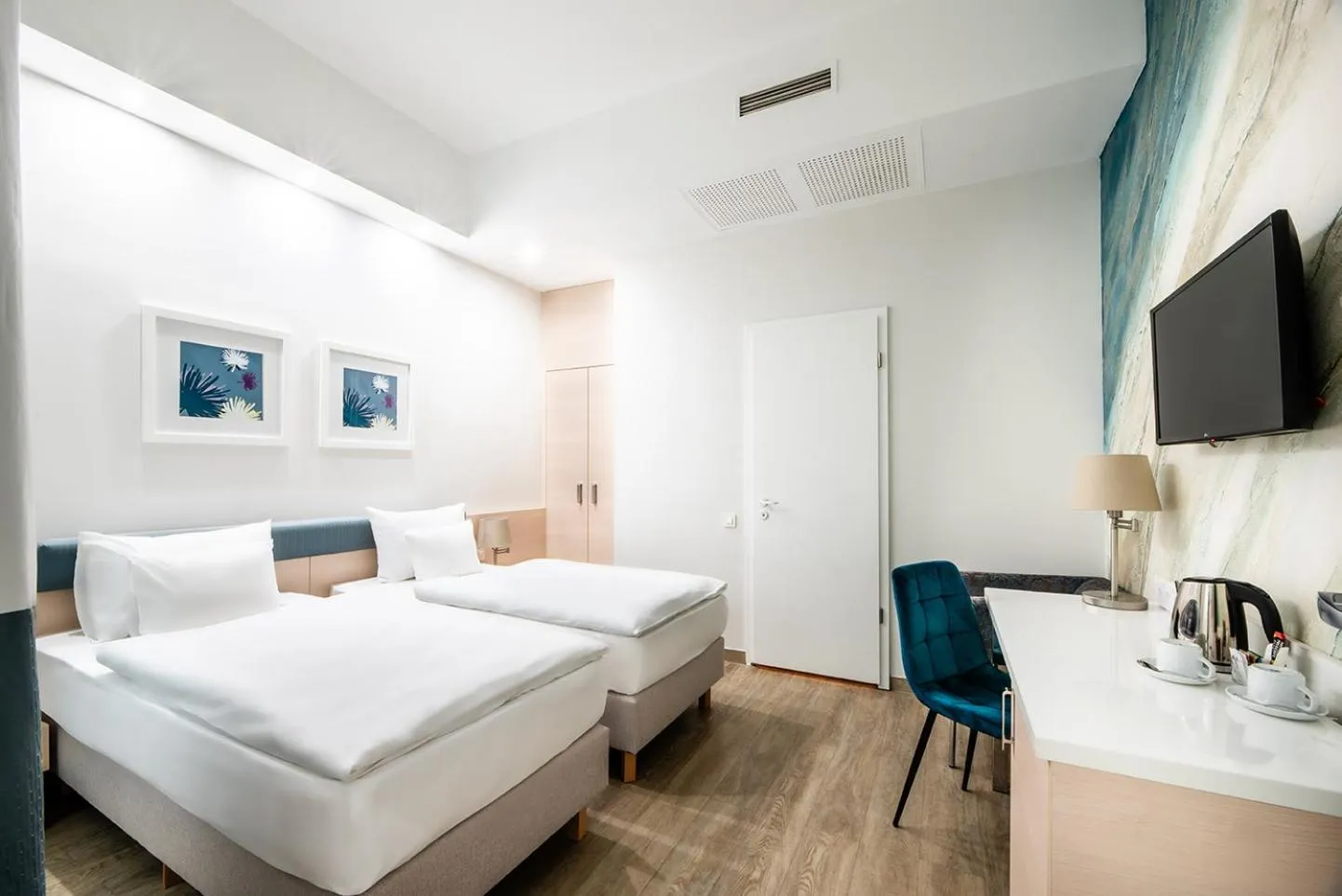 Photo of the whole room, Bed in Atrium Fashion Hotel