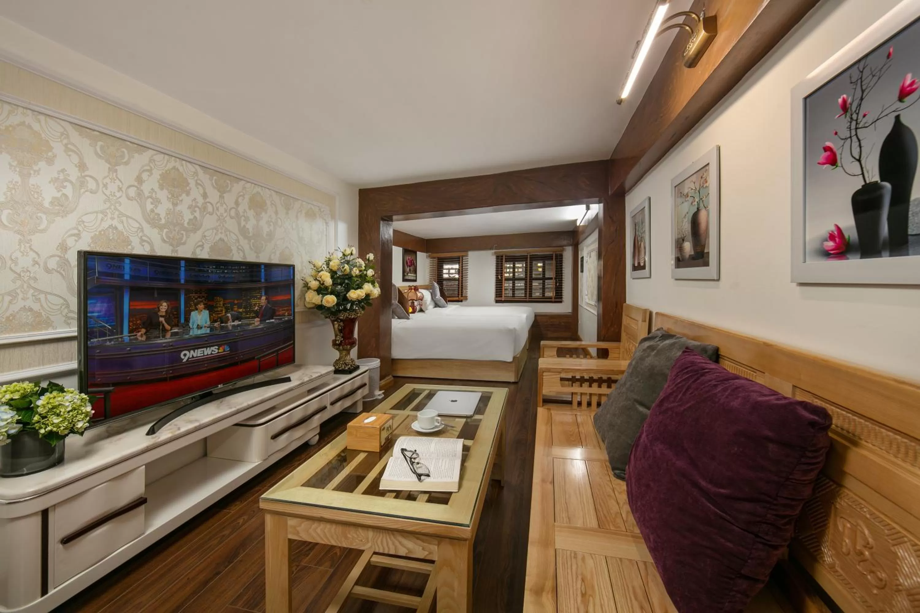 Communal lounge/ TV room in TrangTrang Boutique Hotel