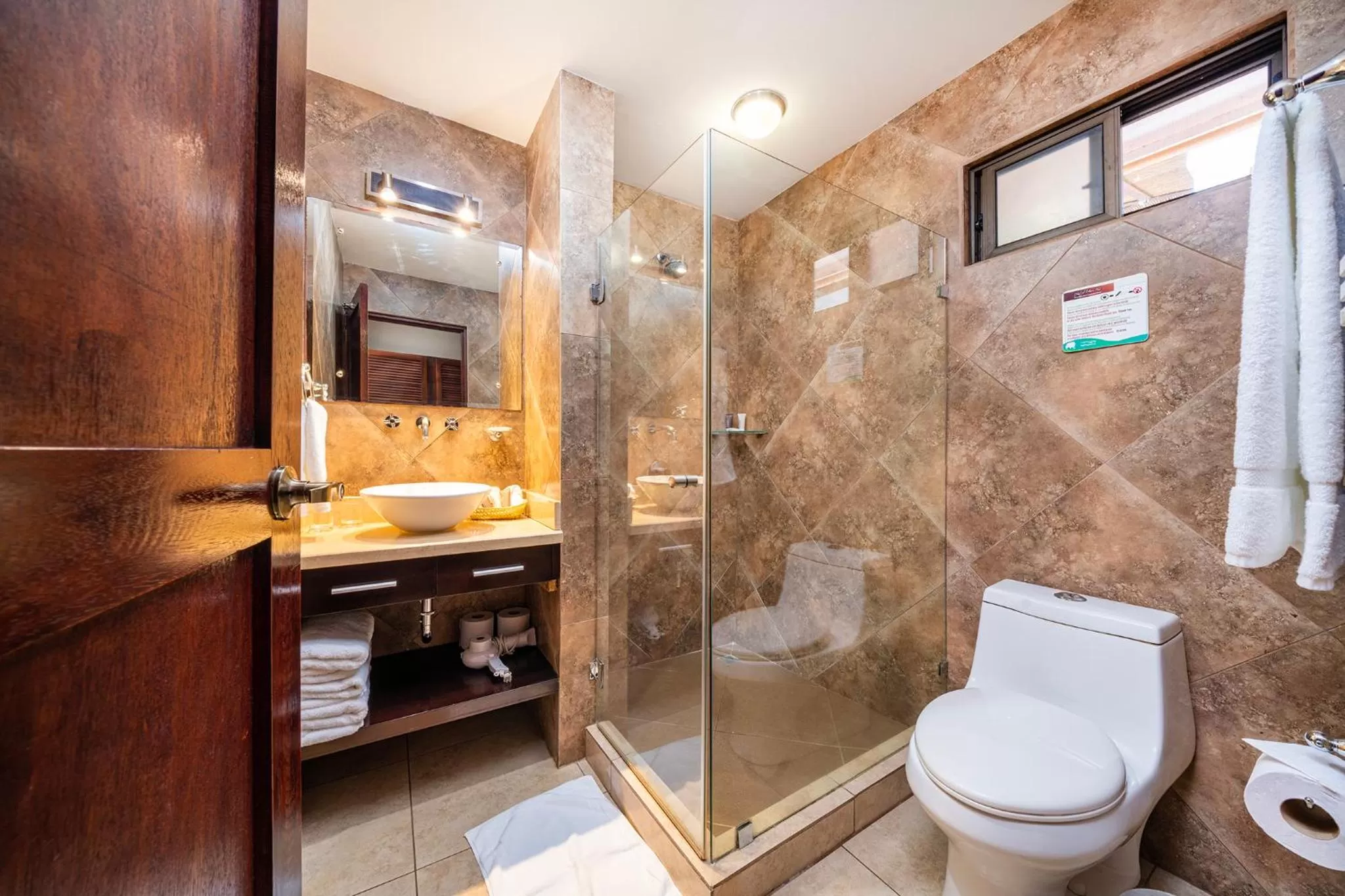 Shower in Hotel Arco Iris