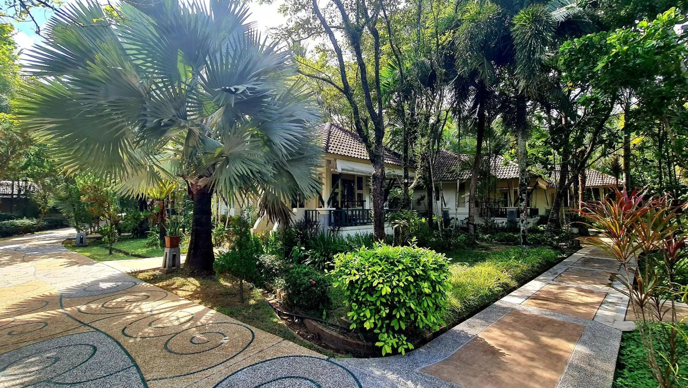 Property building in Baan Khaolak Beach Resort