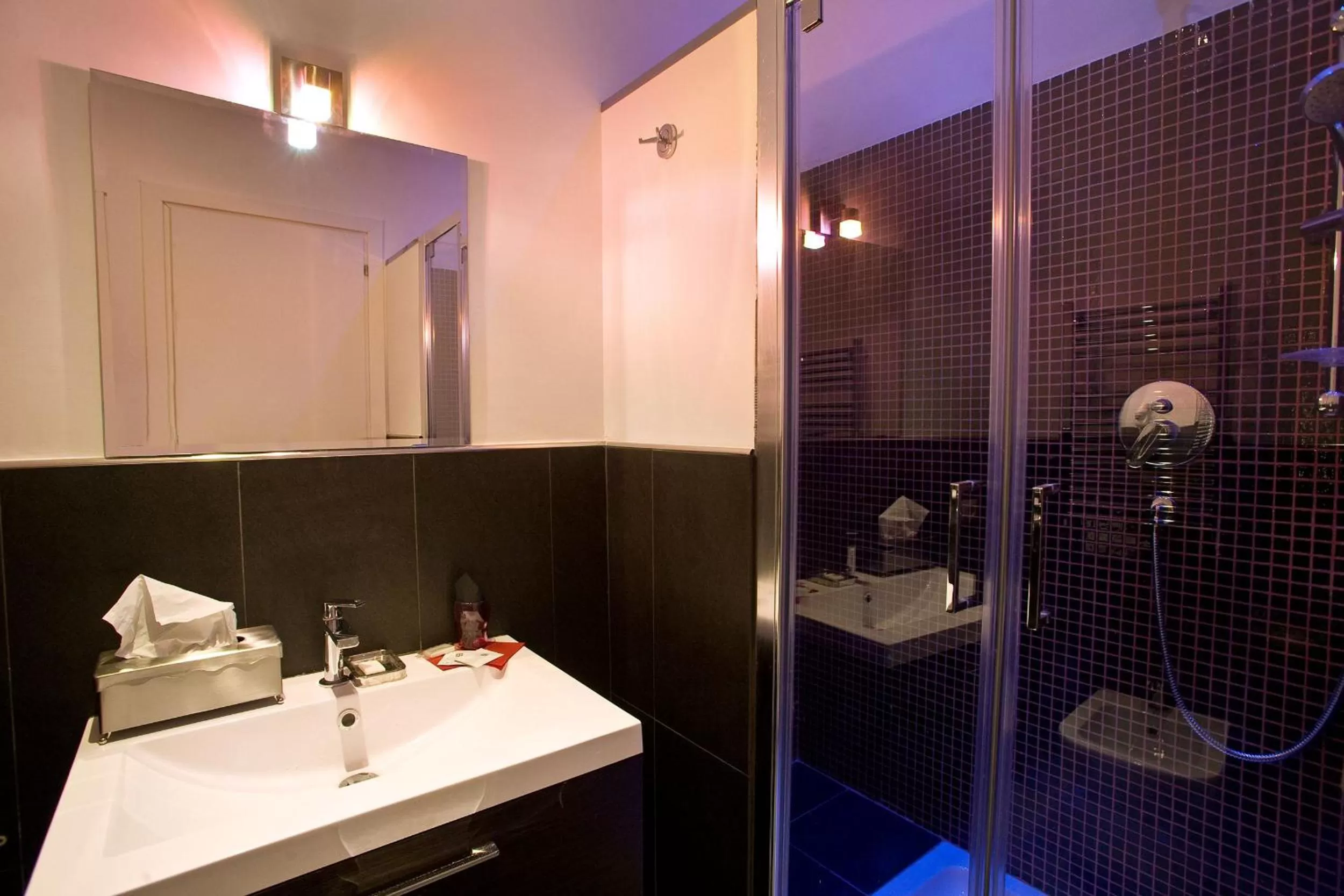 Bathroom in Chroma Italy - Chroma Tessera