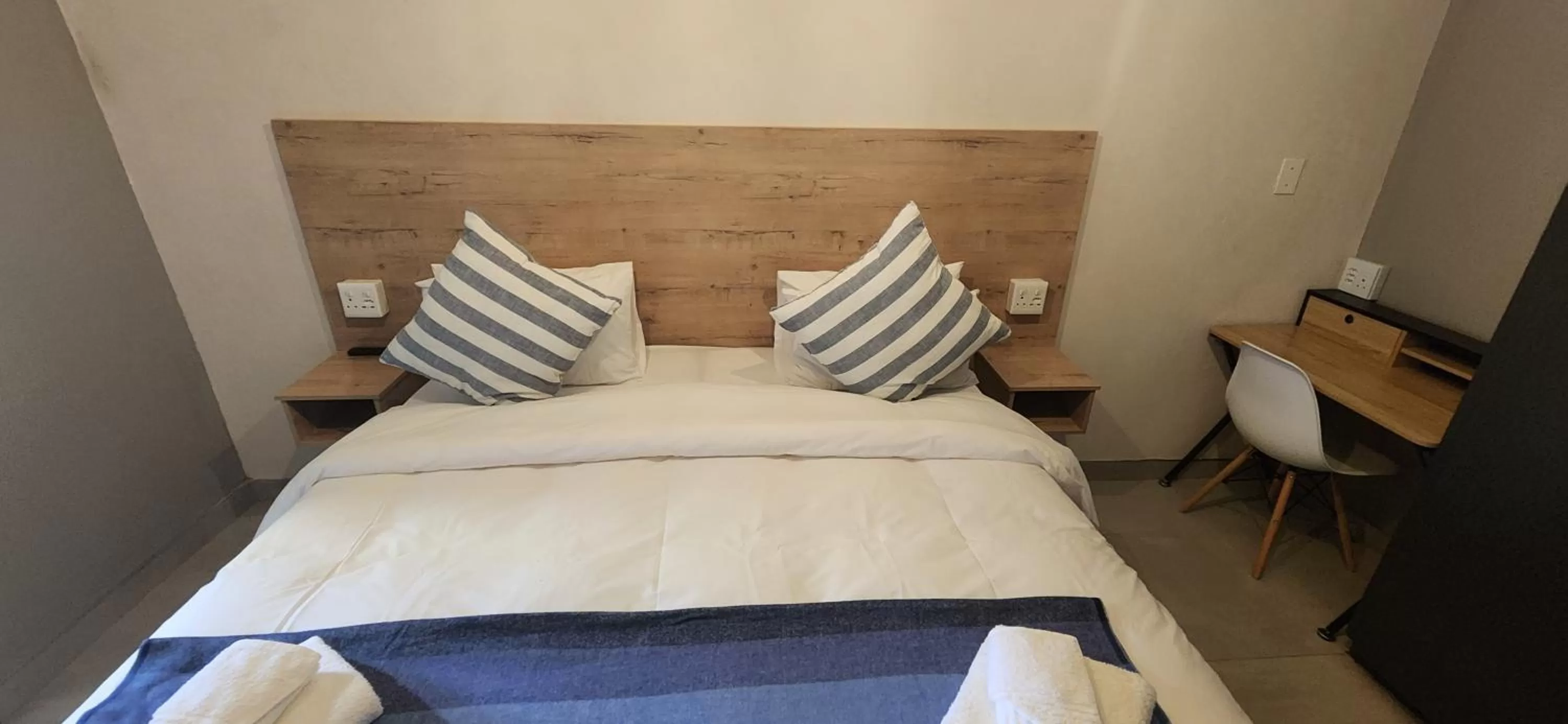 Bed in Livingwaters Self-Catering Accommodation