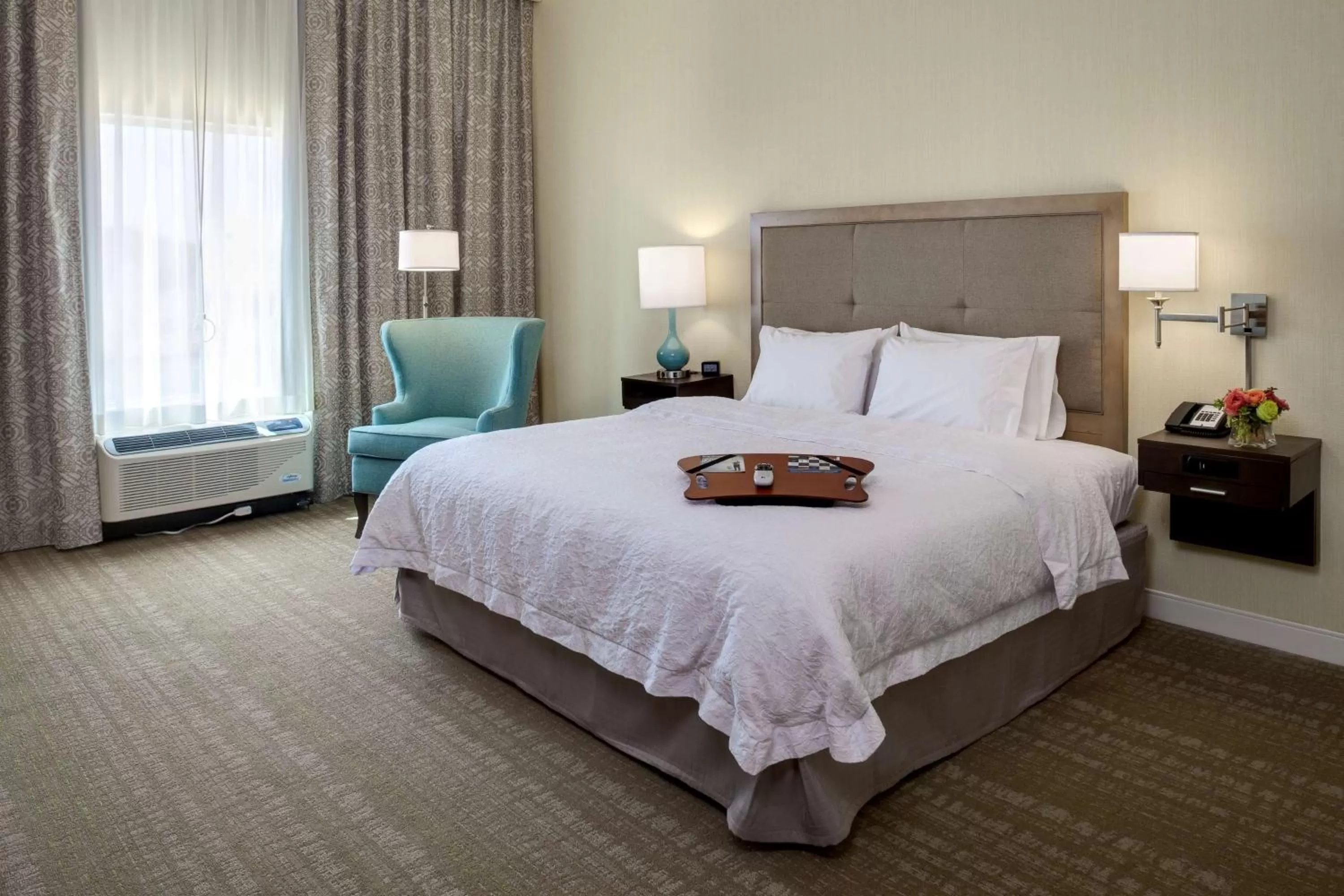 Bed in Hampton Inn & Suites Blythe, CA