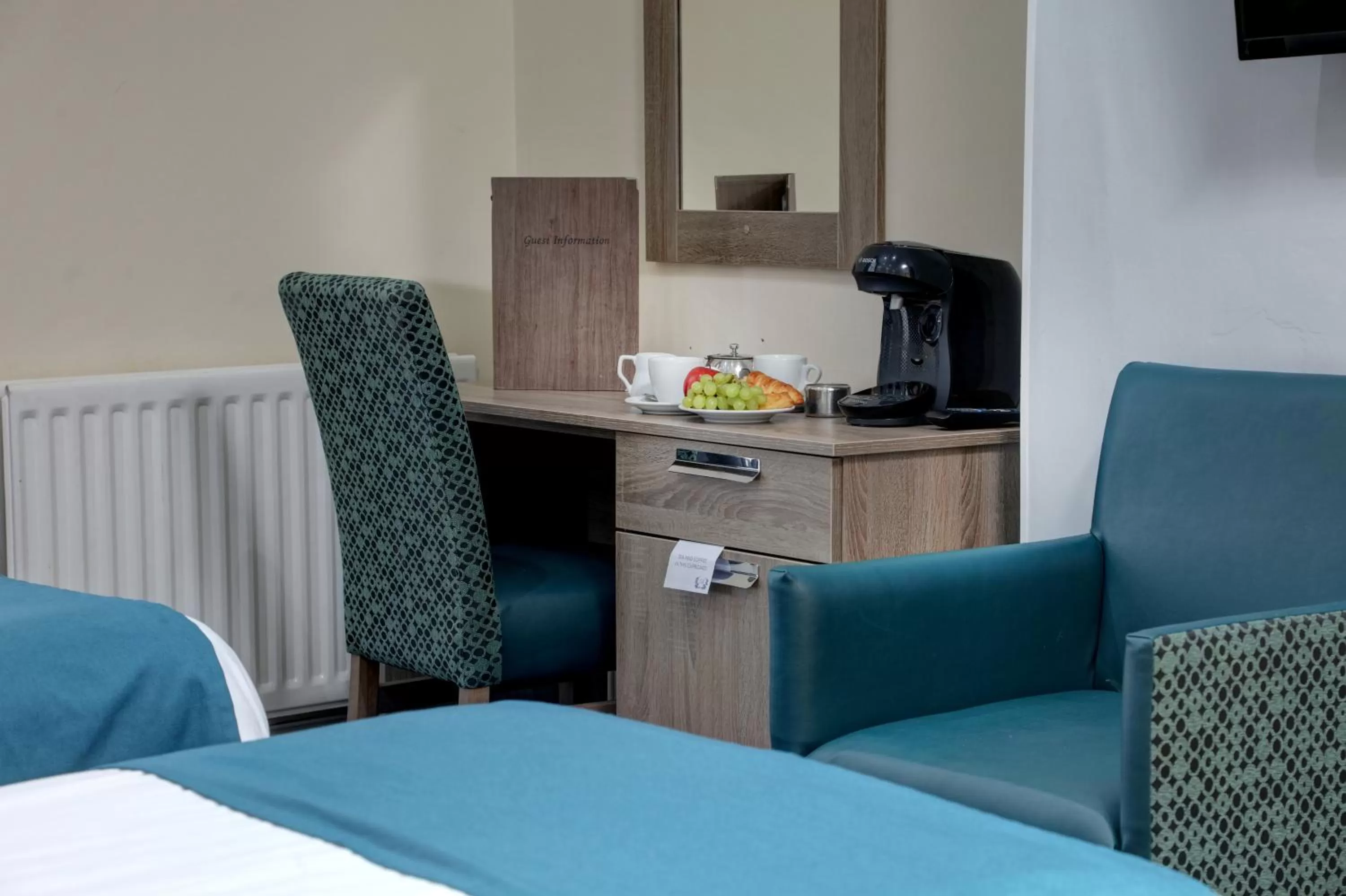 Coffee/tea facilities, Bed in Best Western Bolholt Country Park Hotel