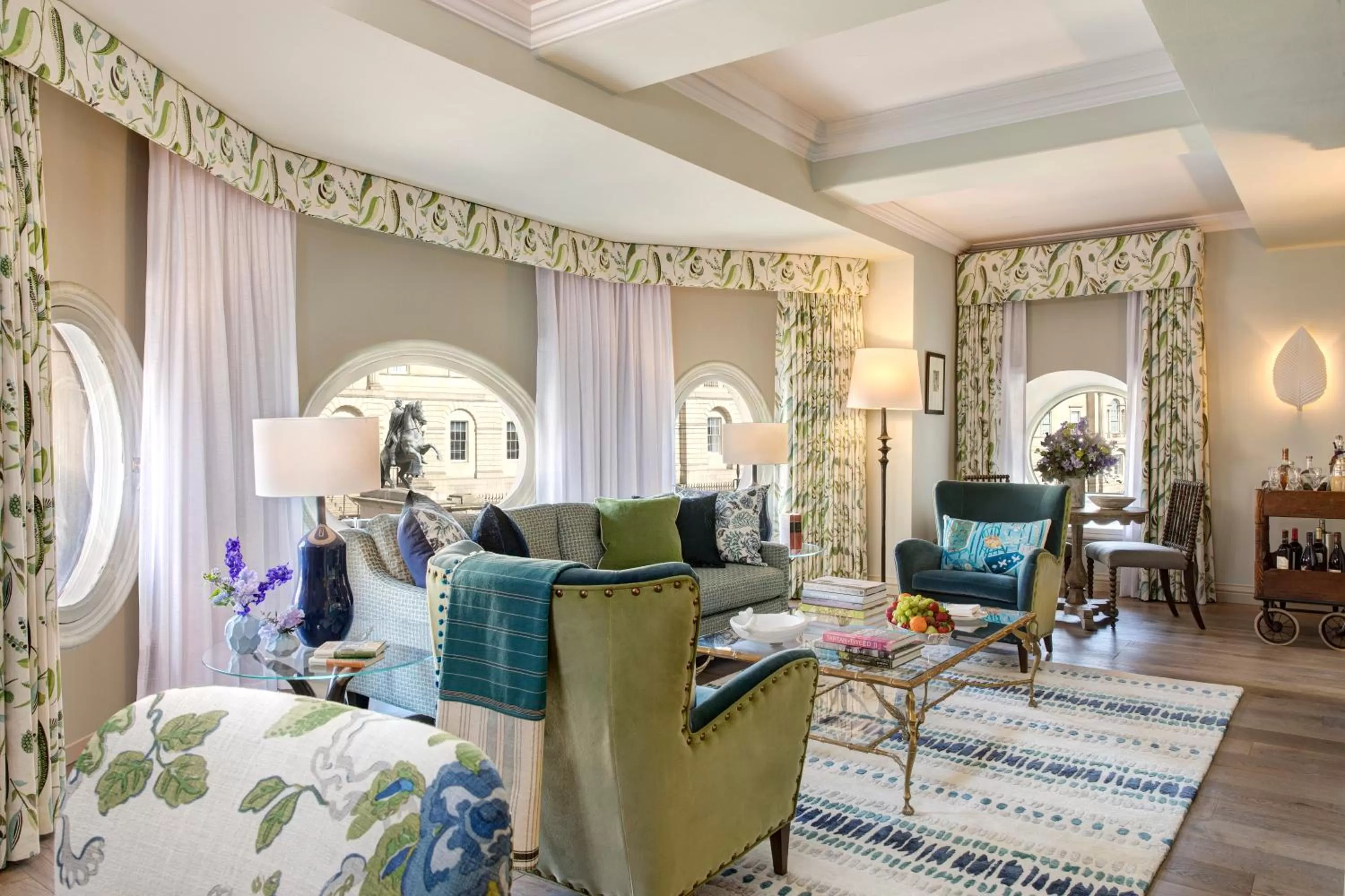 Living room, Bed in The Balmoral Hotel