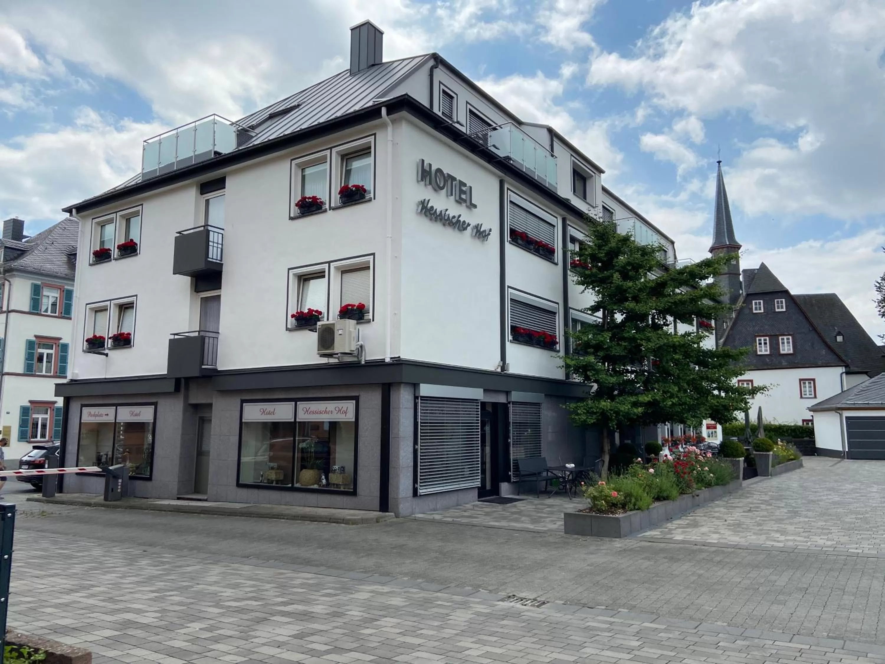 Property building in Hotel Hessischer Hof
