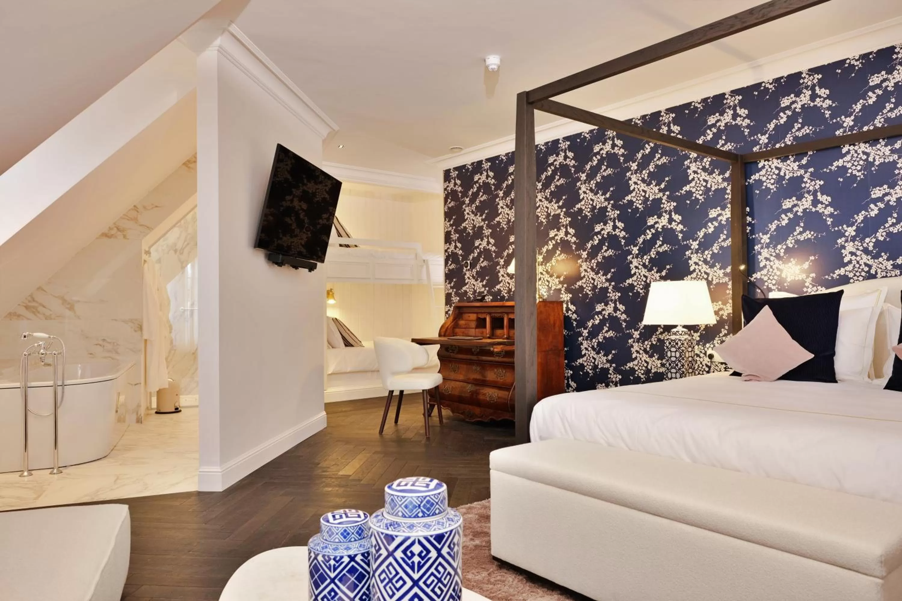 Bed in De Lindenhoeve Boutique Hotel