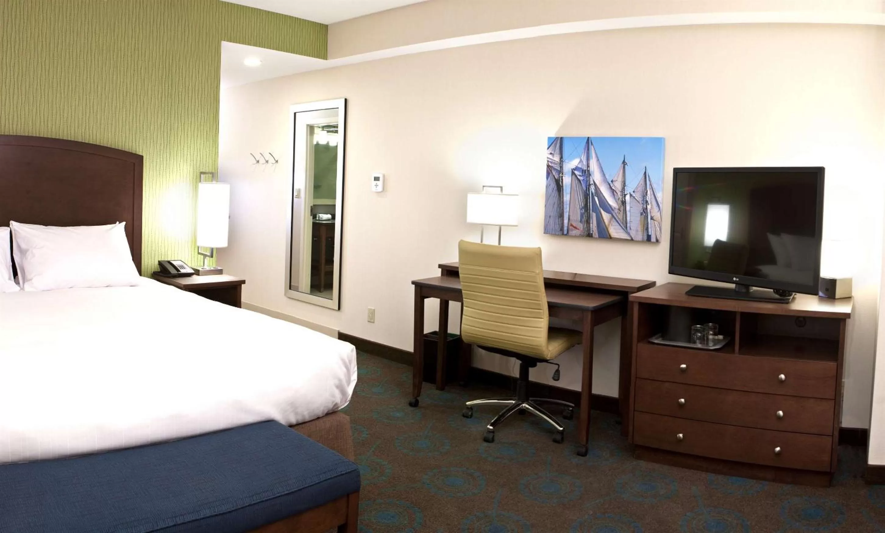 Bed in Hampton Inn by Hilton Halifax Downtown