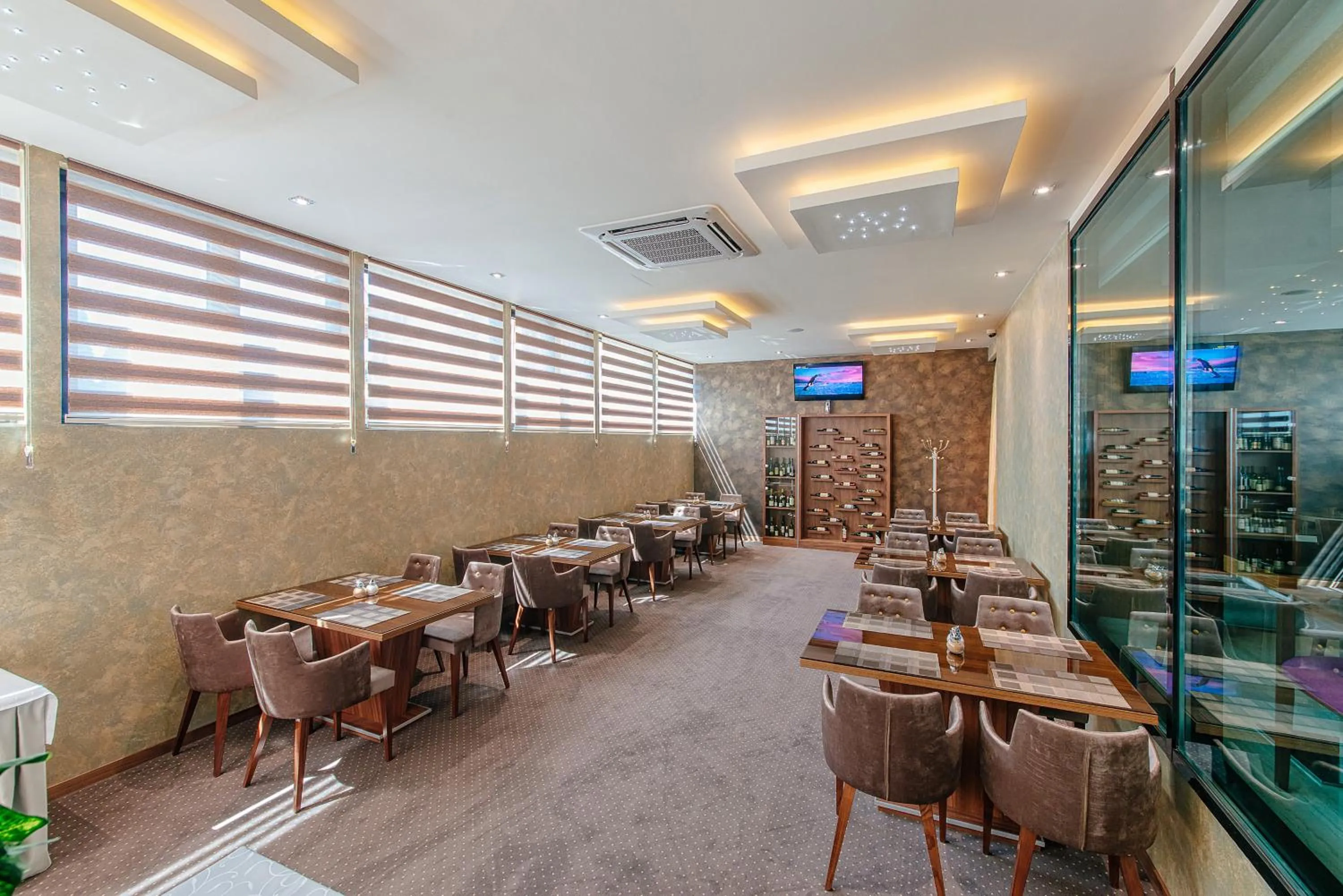 Restaurant/places to eat in Hotel New Star