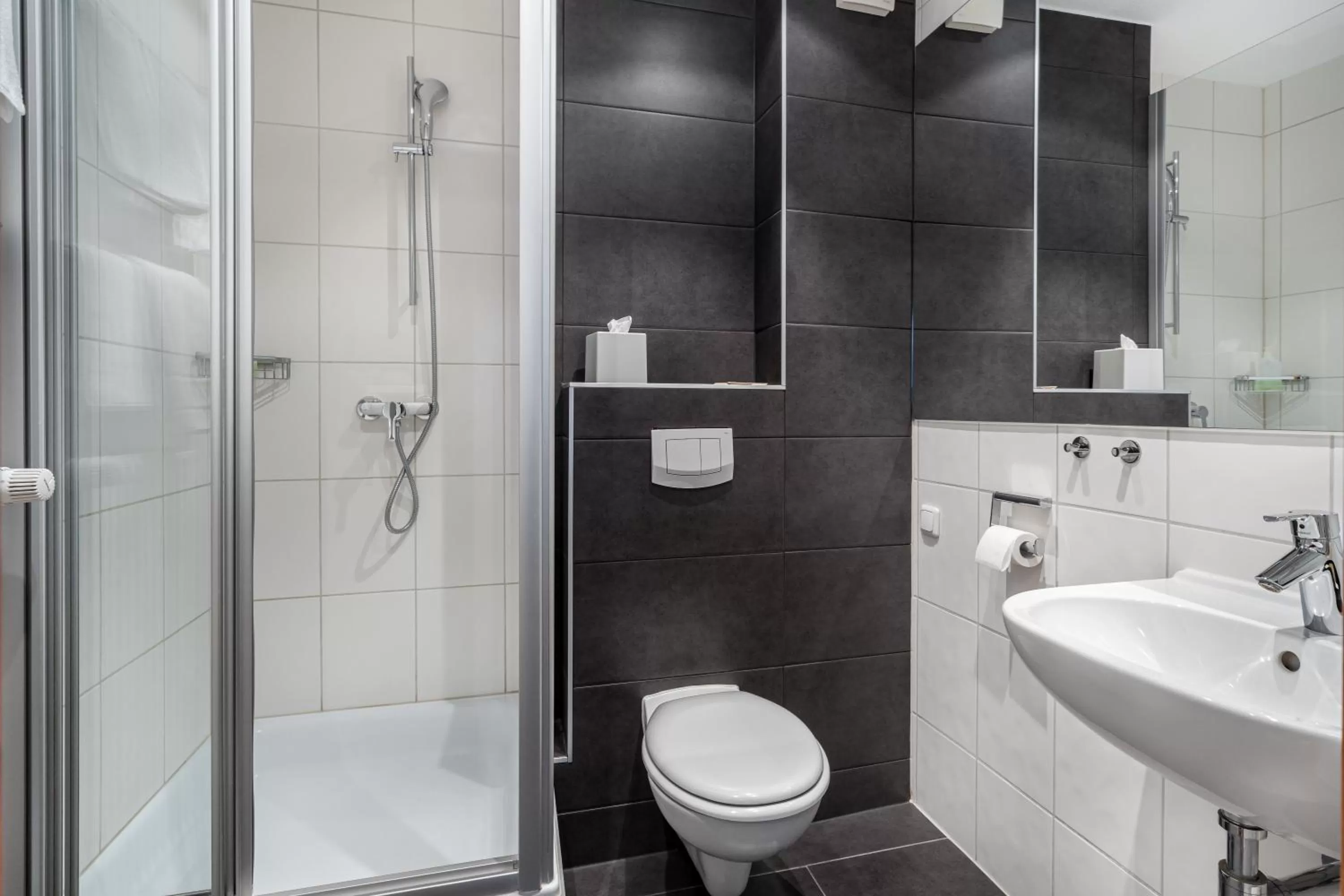 Bathroom in Schieners Hotel & Apfelhof Apartments