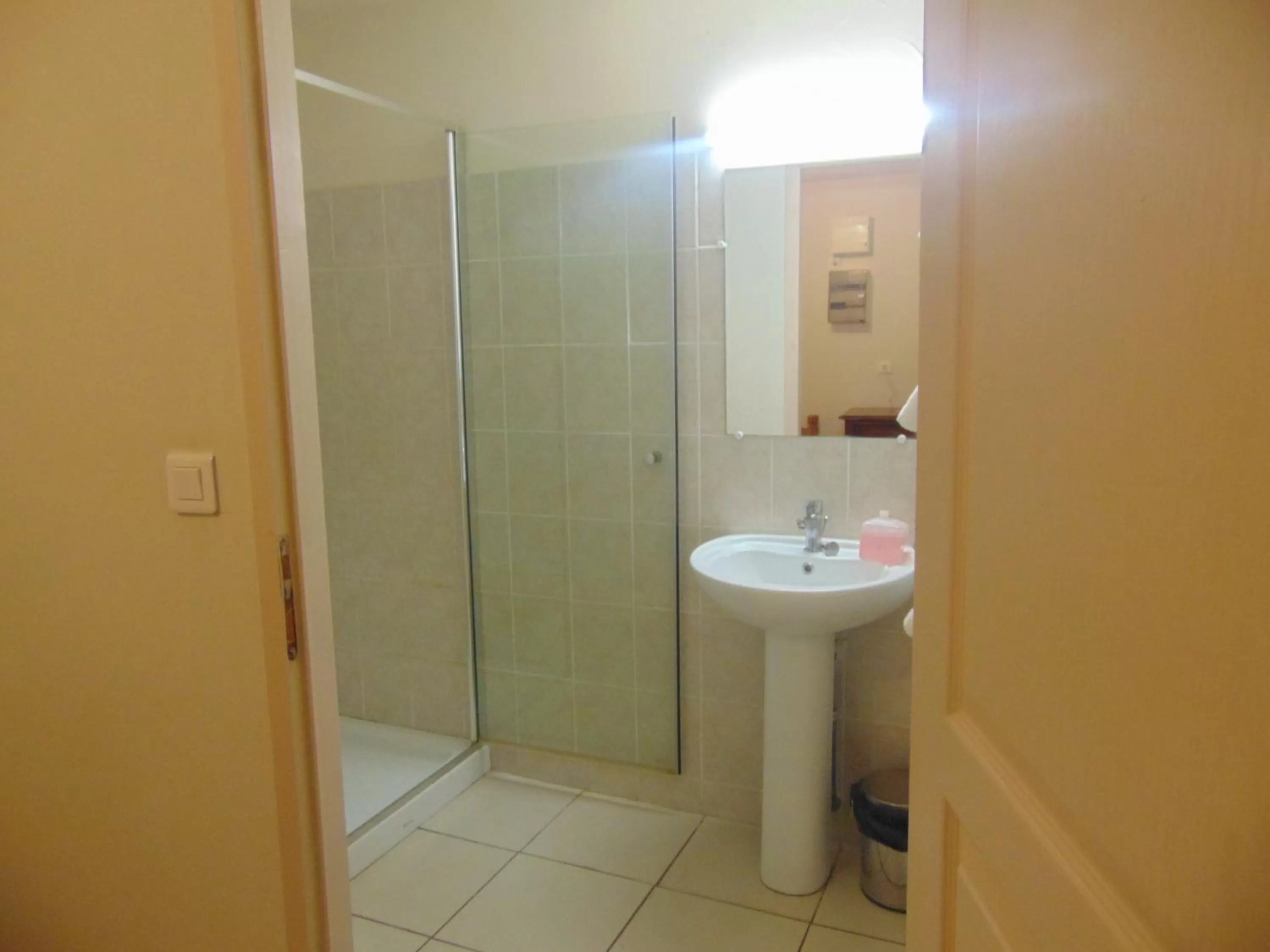 Bathroom in Le Relais de la RN7