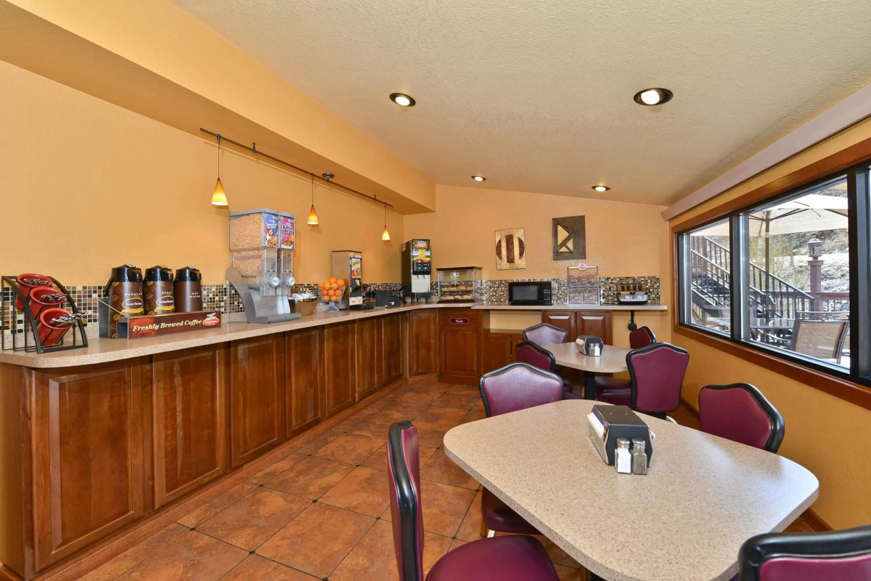 Restaurant/places to eat in Super 8 by Wyndham Deadwood Black Hills Area