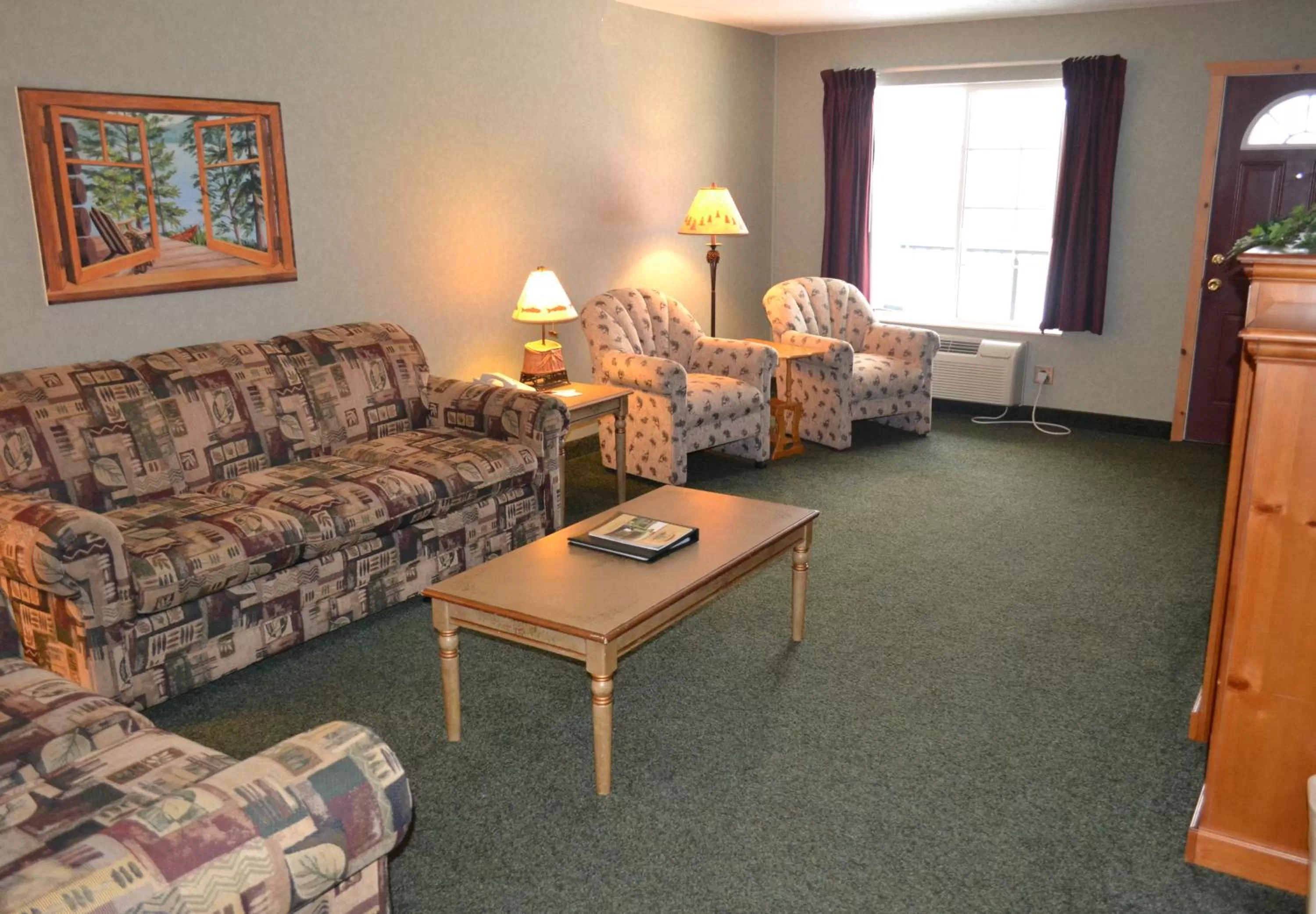 Living room in Crooked River Lodge