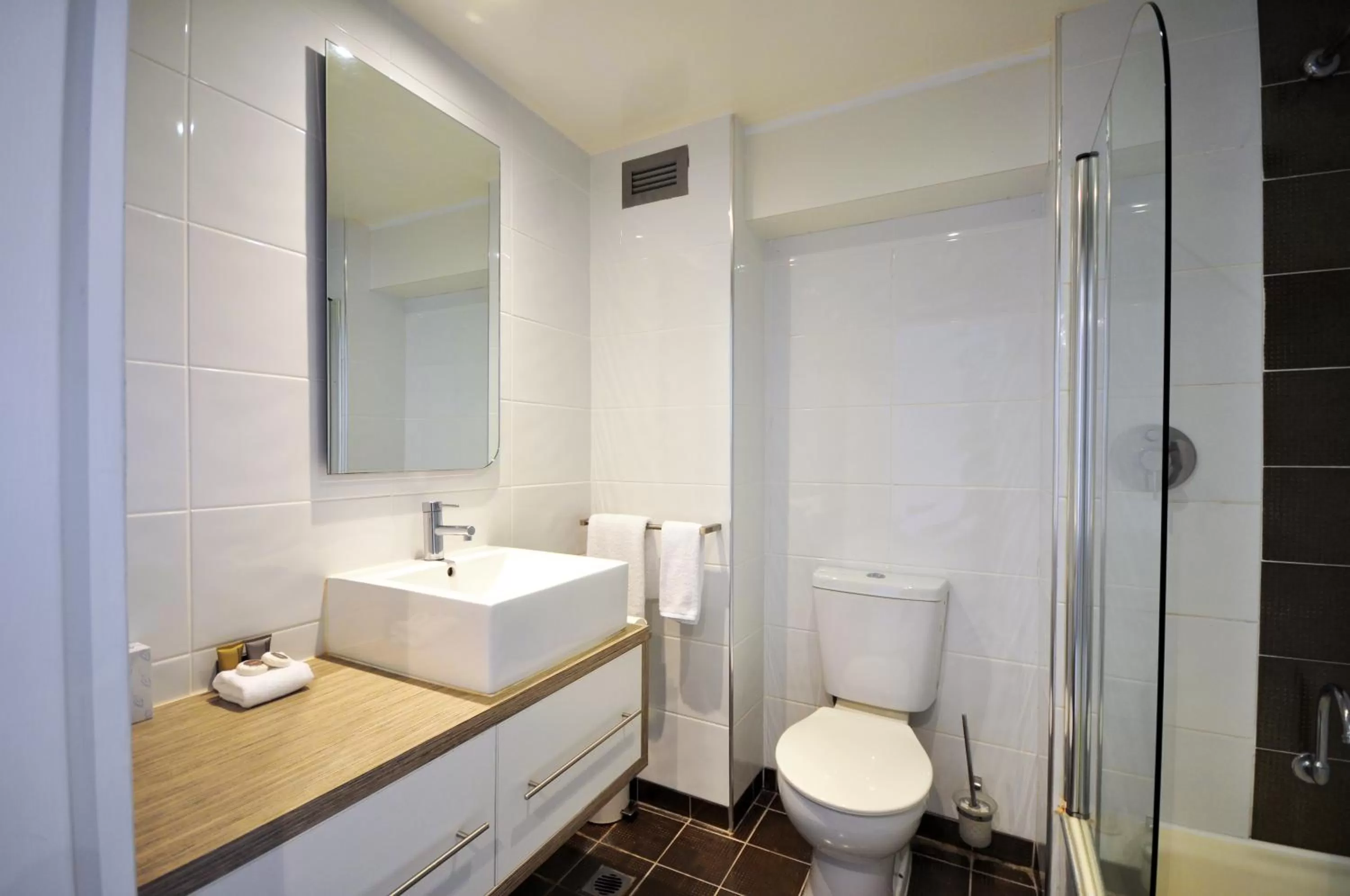 Shower in Aquarius On The Beach