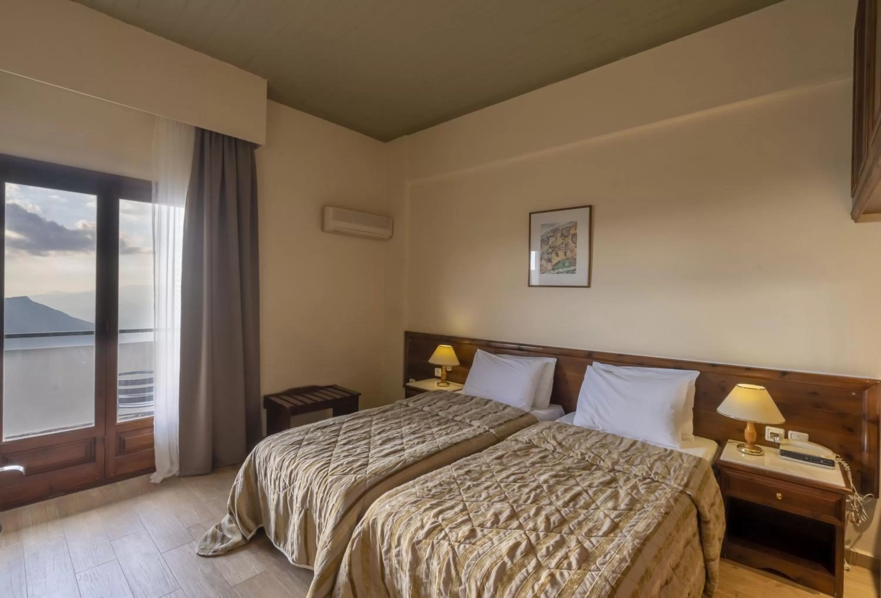 Photo of the whole room, Bed in Anemolia Mountain Resort