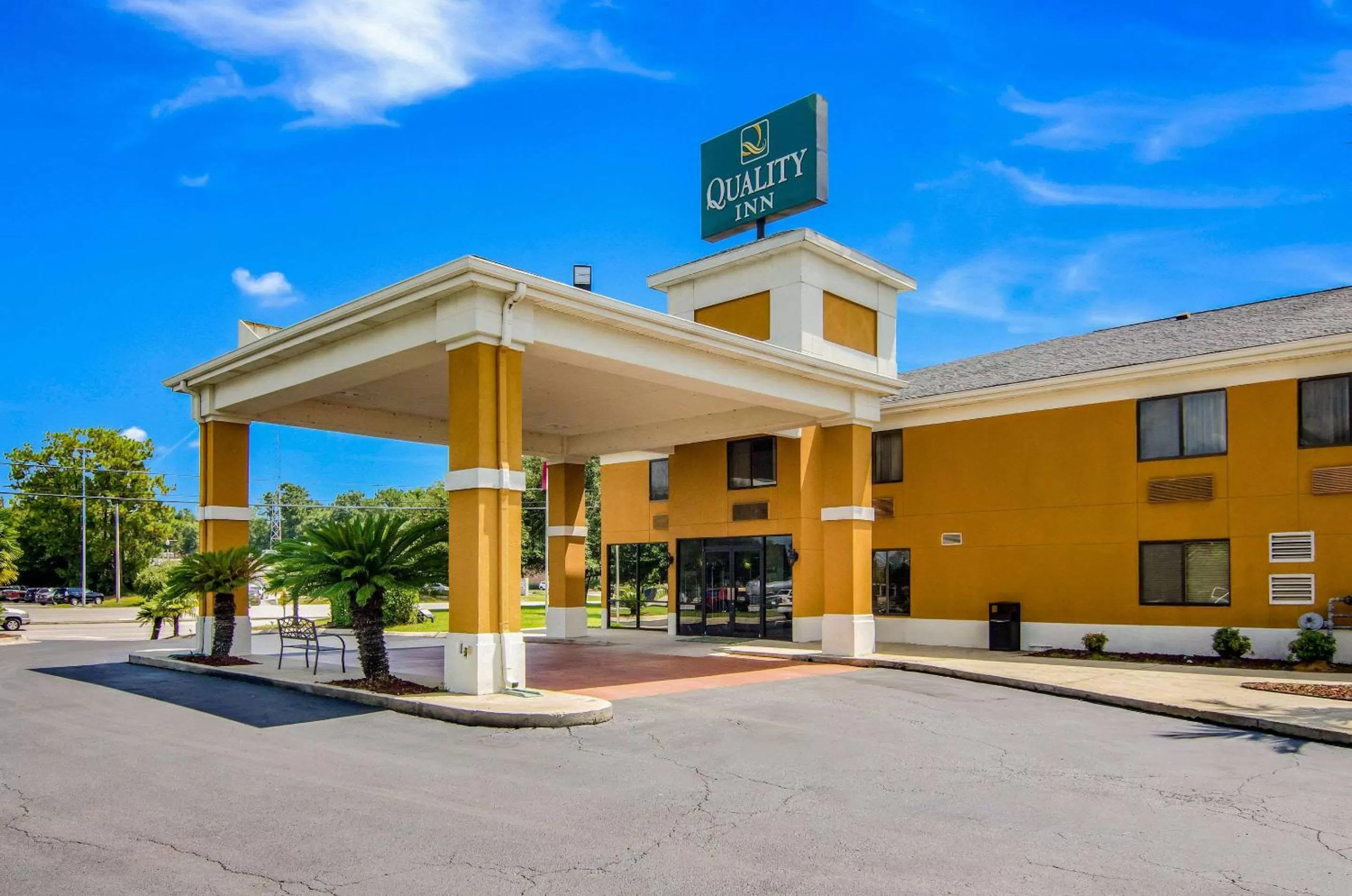 Property building in Quality Inn near University of Mobile