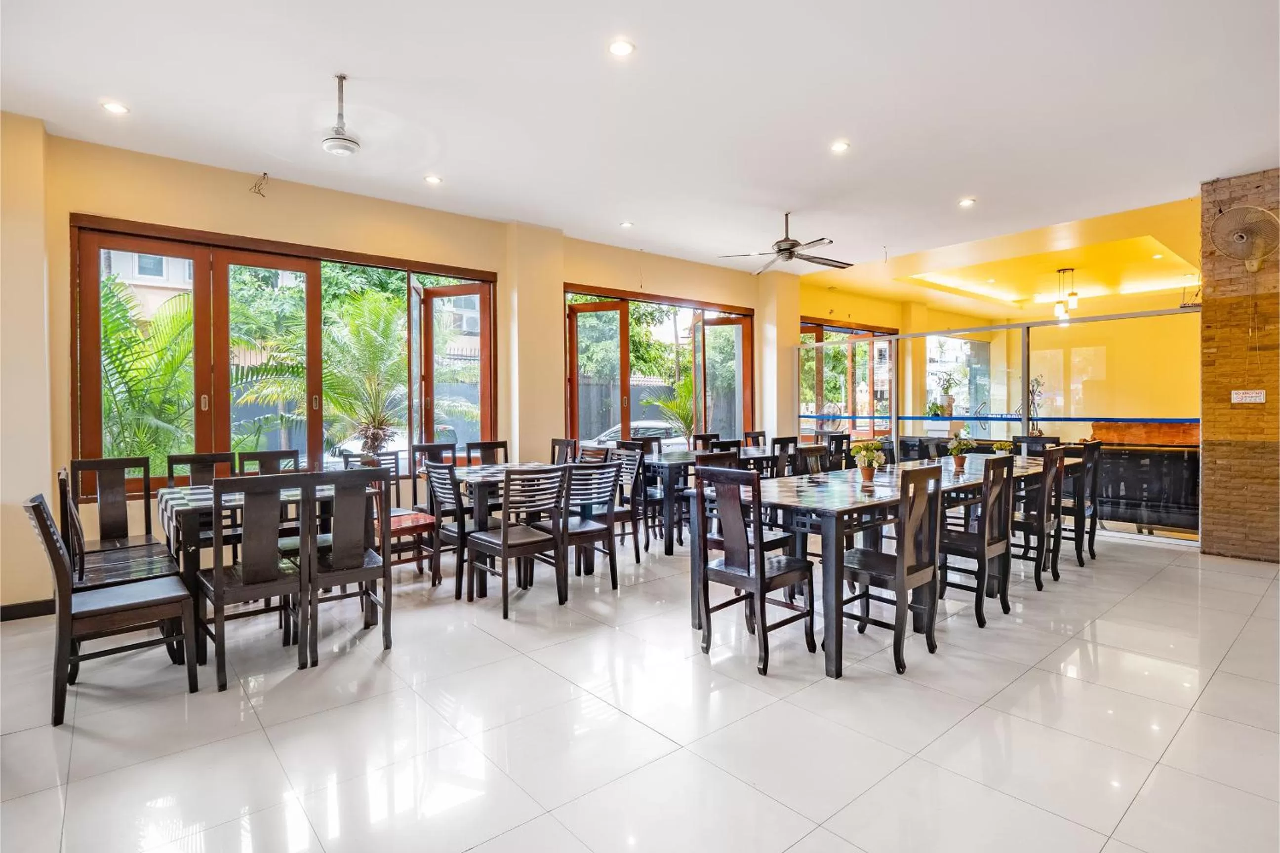 Restaurant/places to eat in Tycoon place garden