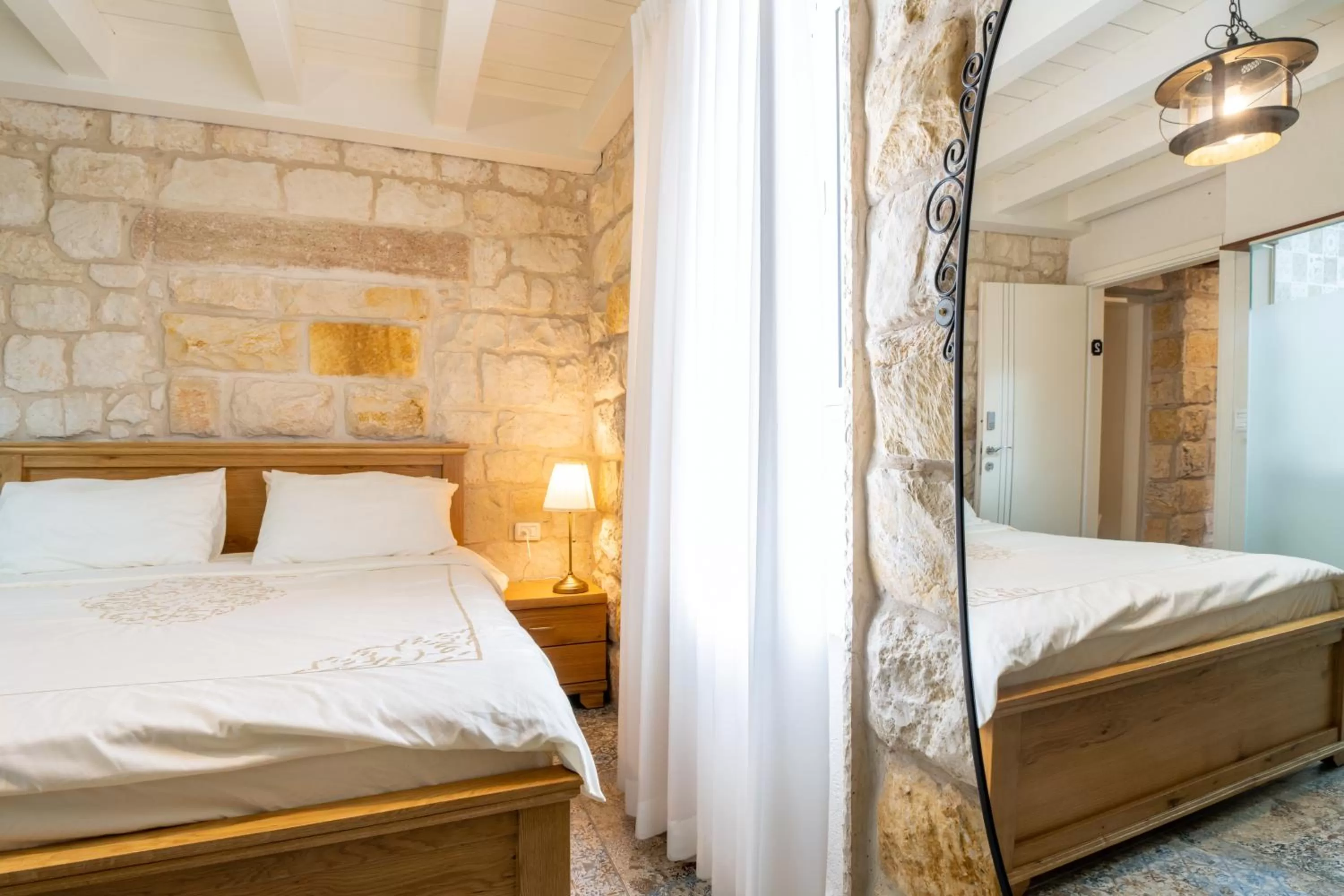 Bed in Via Maria Boutique Suites - Free Parking