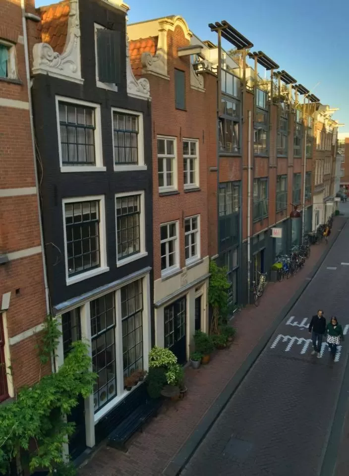Street view in Jordaan Suite bed and bubbles
