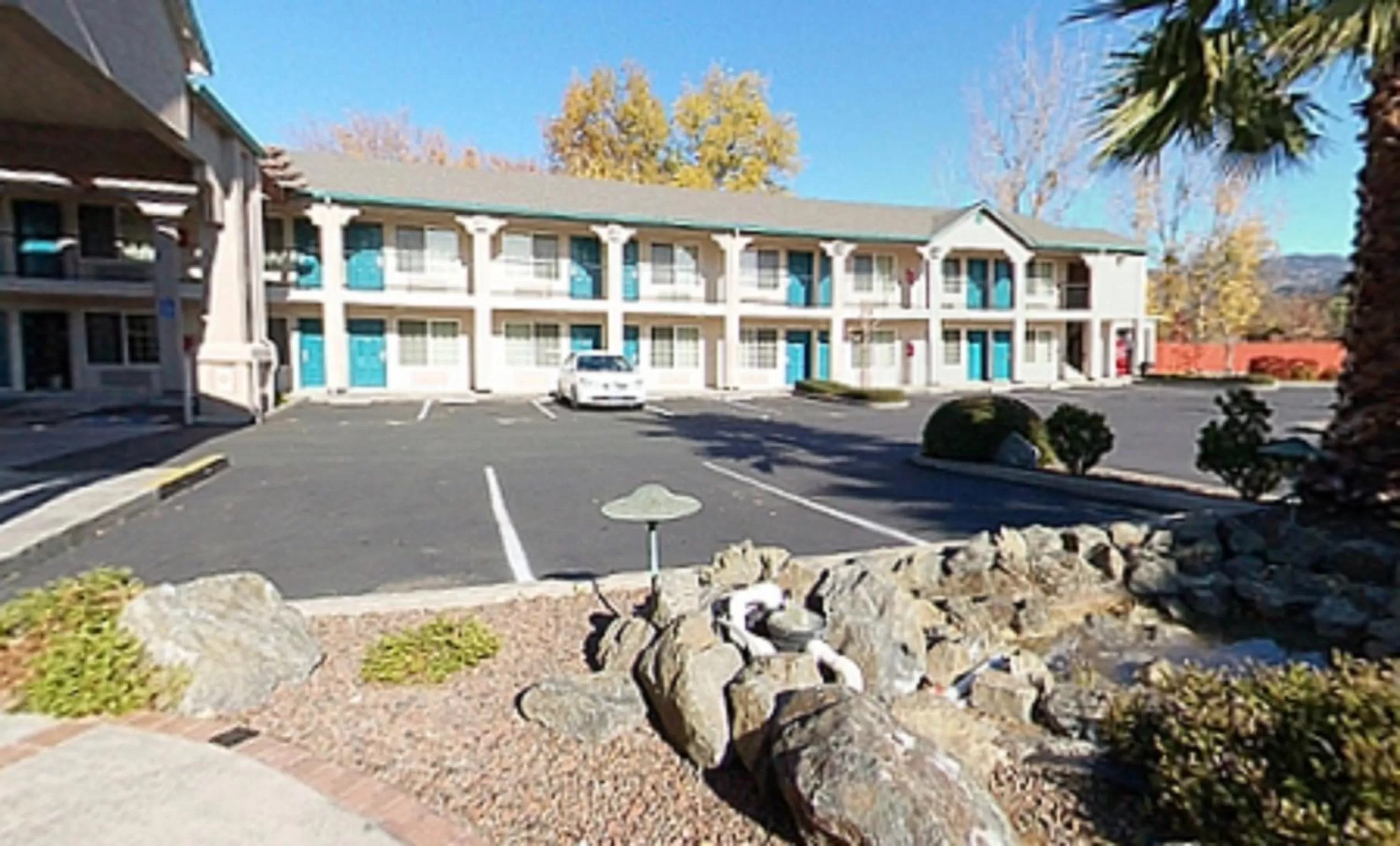 Property building in Cloverdale Wine Country Inn & Suites
