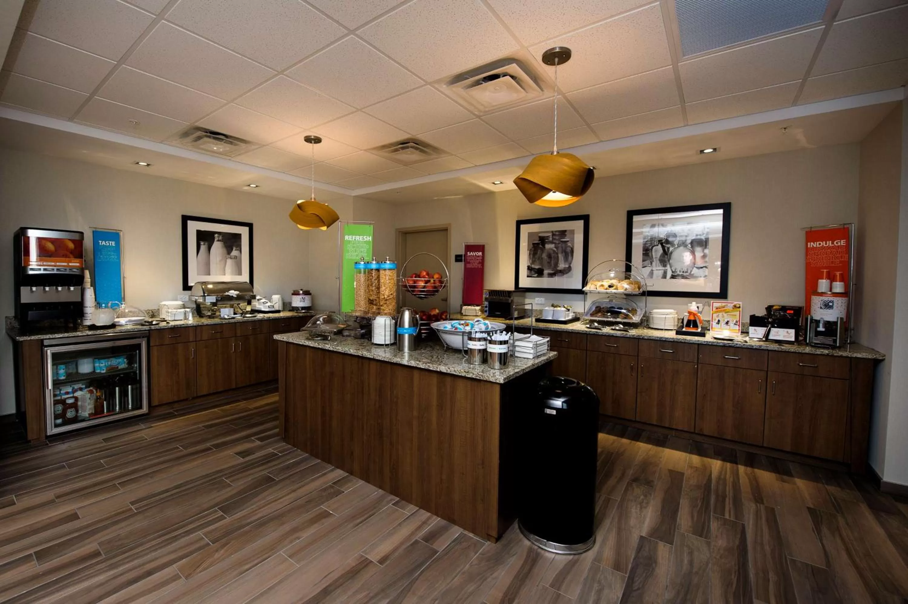 Dining area in Hampton Inn & Suites Truro, NS