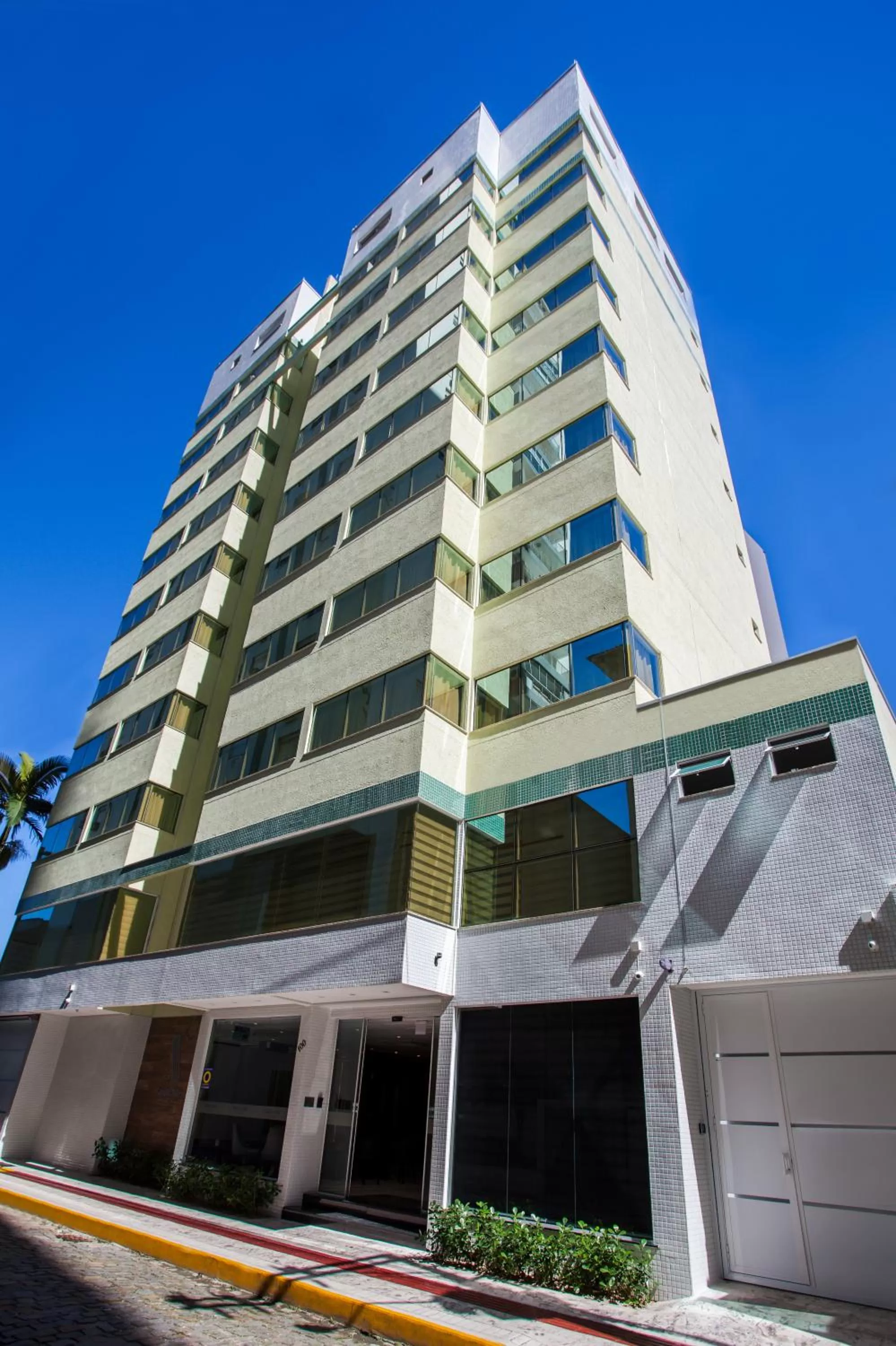 Facade/entrance in Santa Inn Hotel