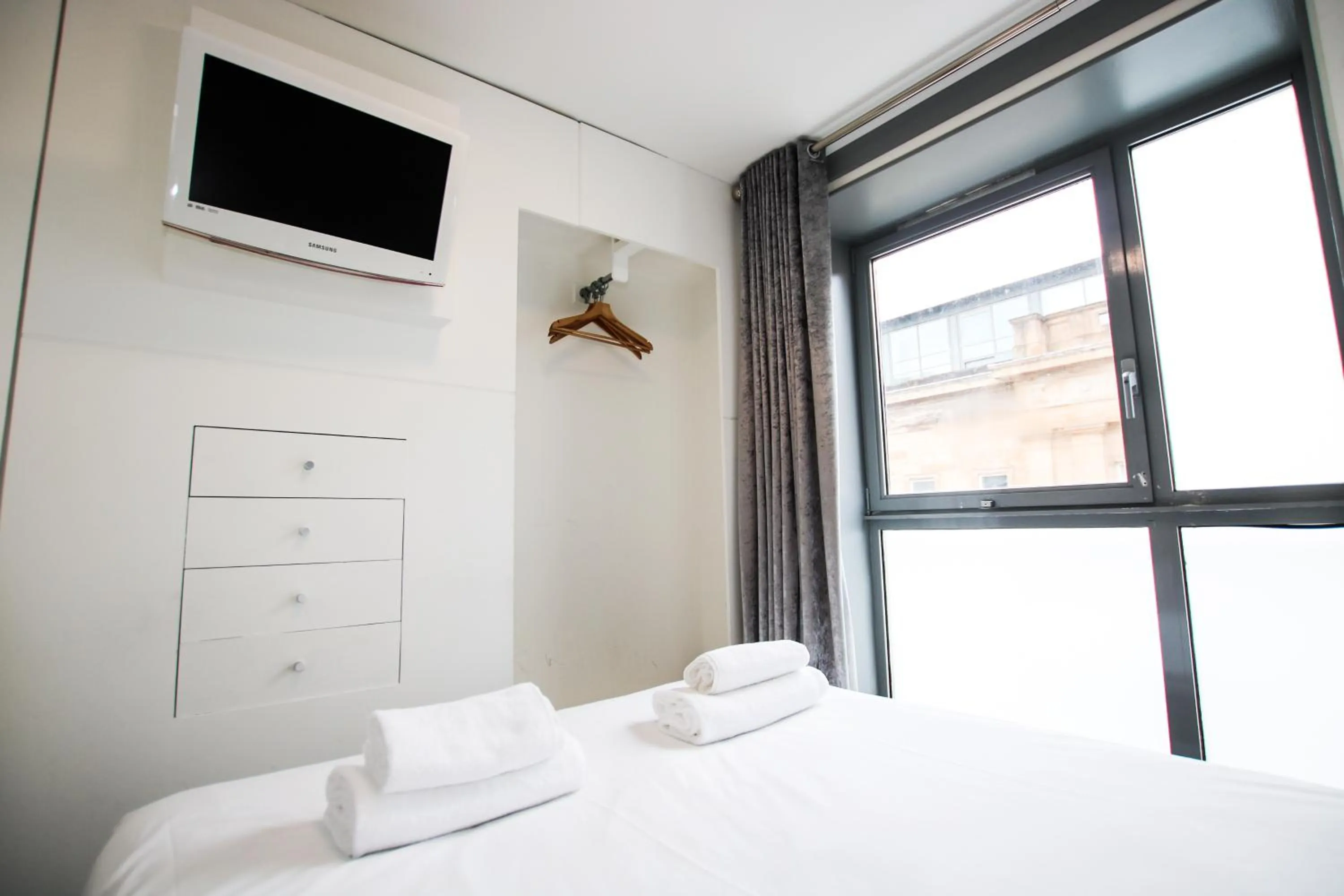 Bed in Brunswick Merchant City Hotel