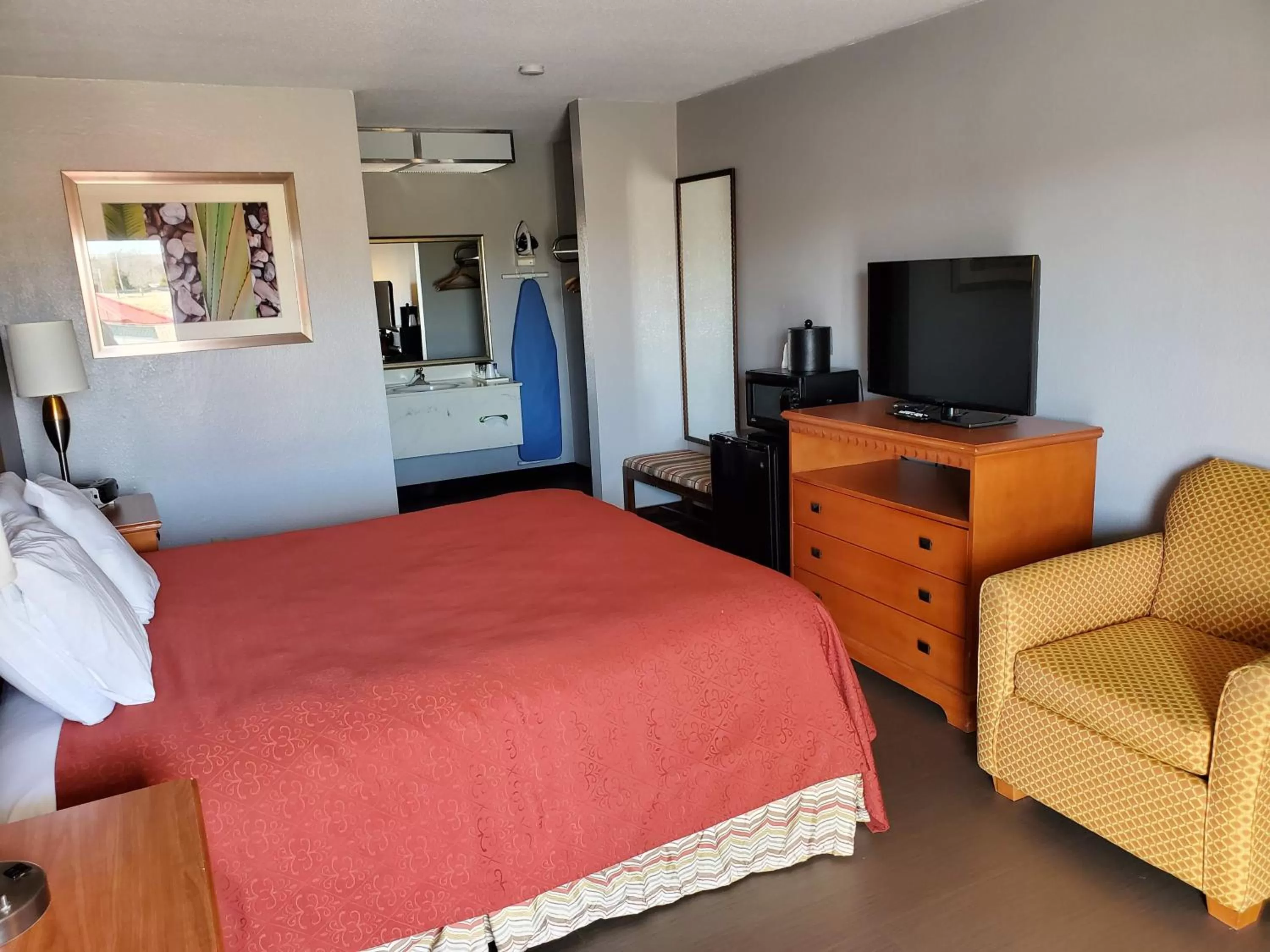 TV and multimedia, Bed in Americas Best Value Inn Wildersville
