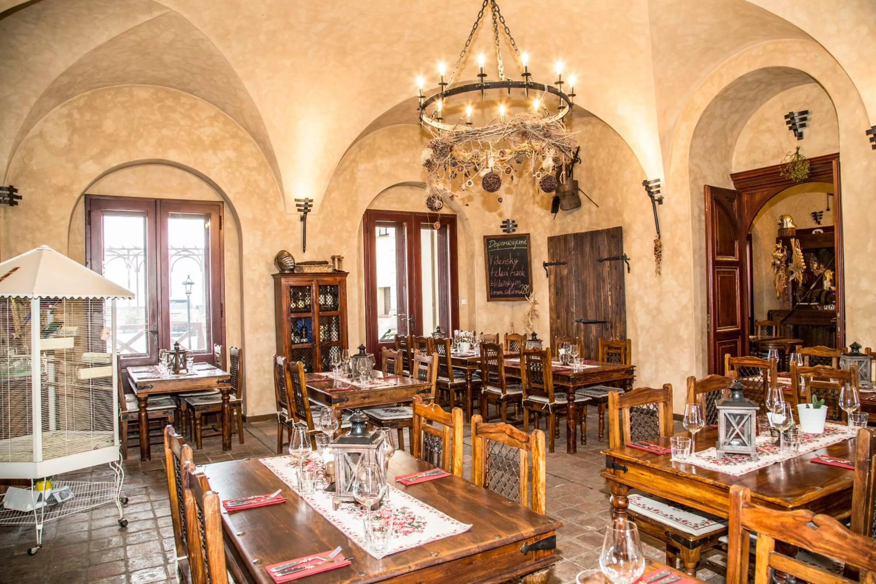 Restaurant/places to eat in Chateau Zbiroh