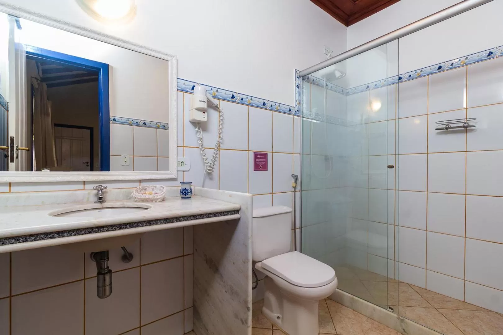 Bathroom in Pousada Corsario Paraty