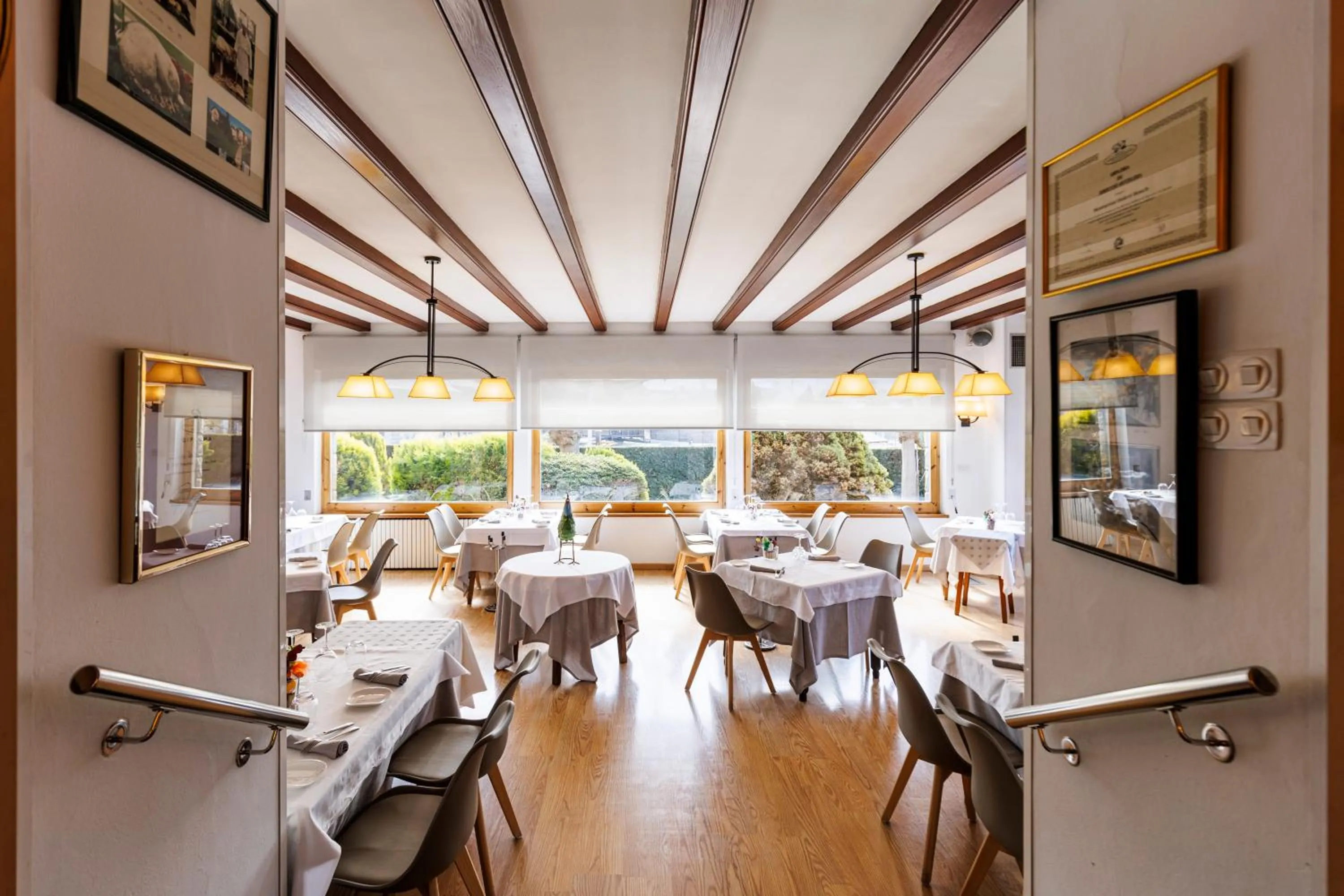 Restaurant/places to eat in Hotel del Prado