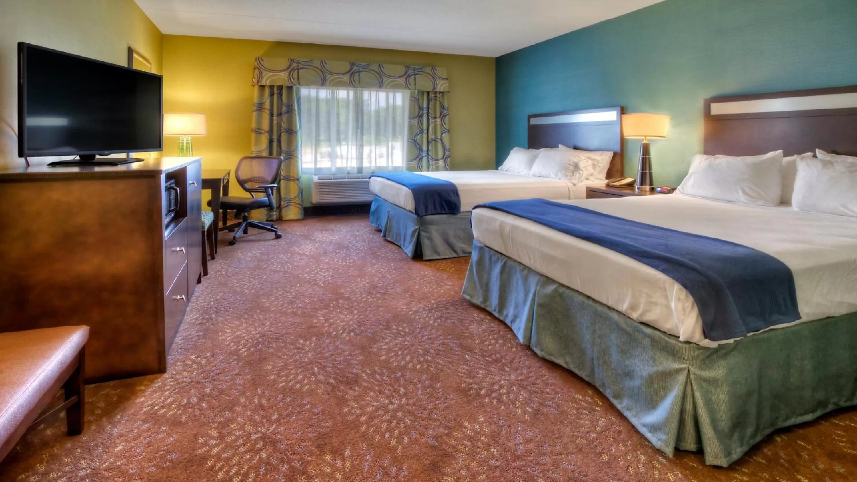 Photo of the whole room, Bed in Holiday Inn Express & Suites Pittsburgh SW/Southpointe by IHG