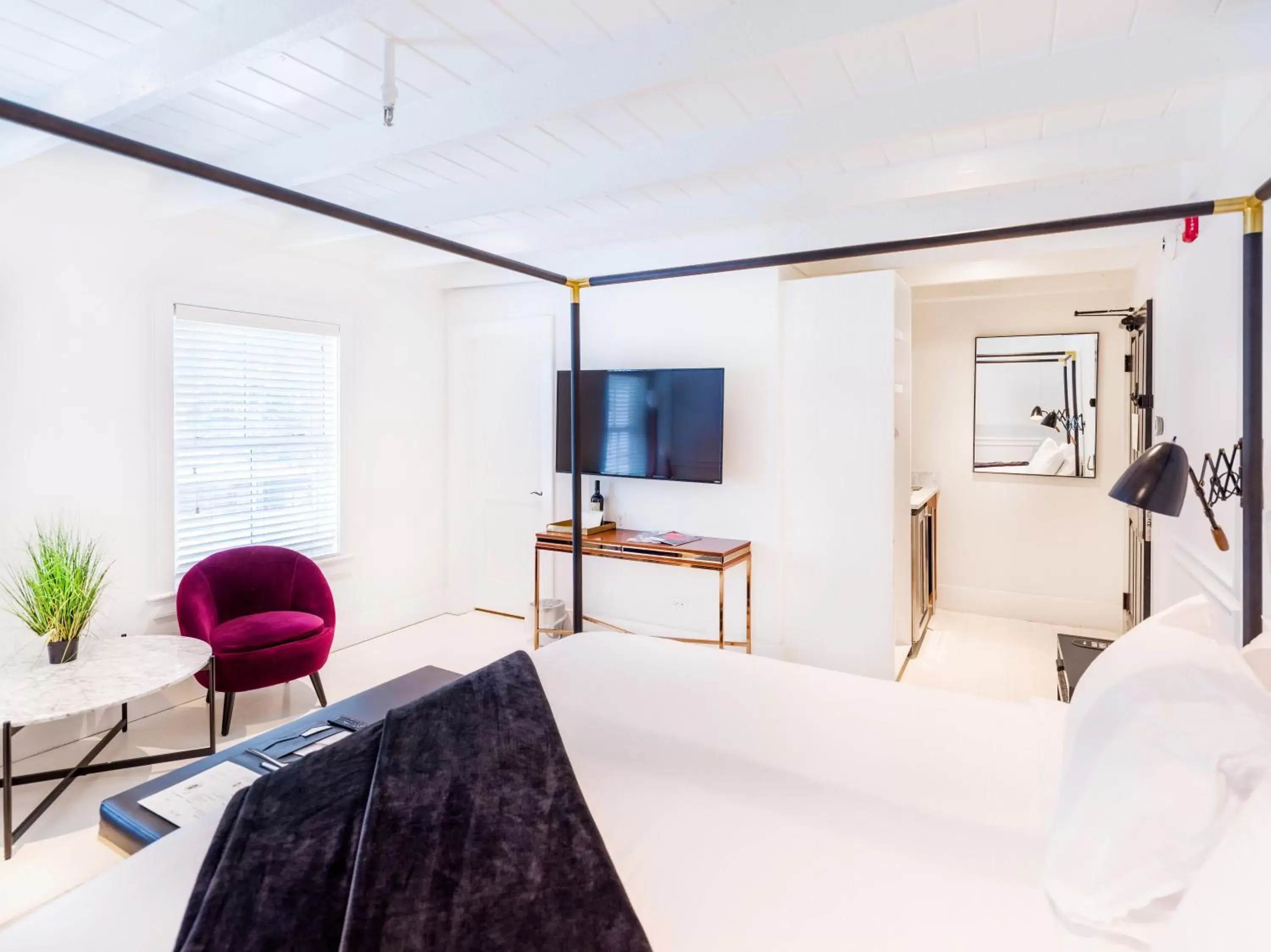 Deluxe King Suite in American Beech Hotel Deluxe King Suite in American Beech Hotel