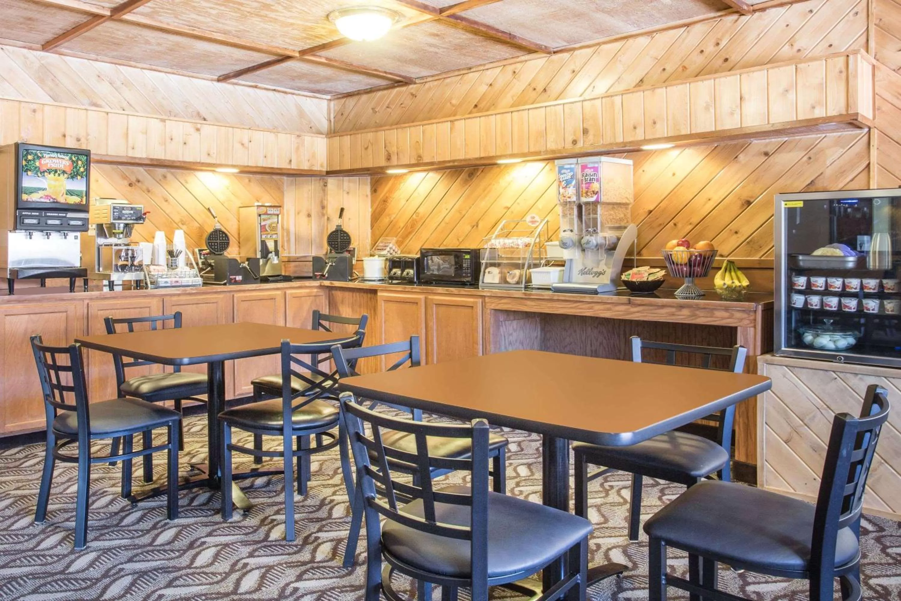 Restaurant/places to eat in Super 8 by Wyndham Dubois