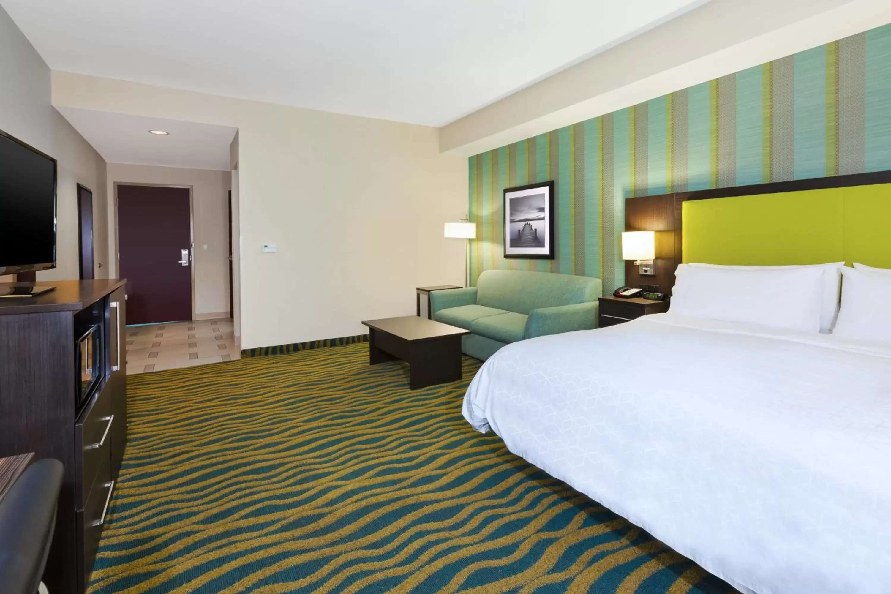 King room - Disability Access Hearing Accessible in Holiday Inn Express & Suites Southport - Oak Island Area, an IHG Hotel King room - Disability Access Hearing Accessible in Holiday Inn Express & Suites Southport - Oak Island Area, an IHG Hotel