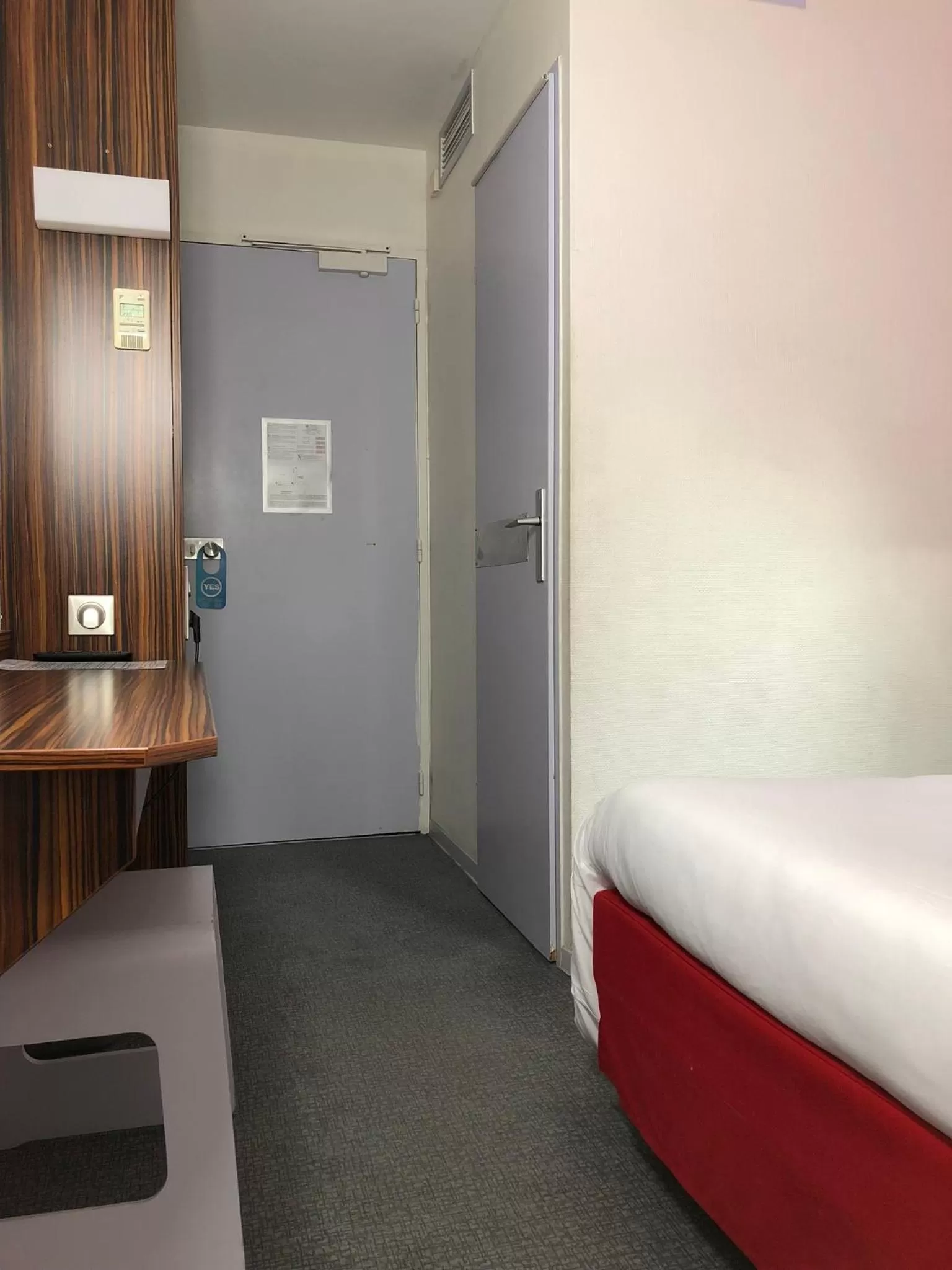 Bedroom, Bed in HALT HOTEL - Choisissez l'Hôtellerie Indépendante